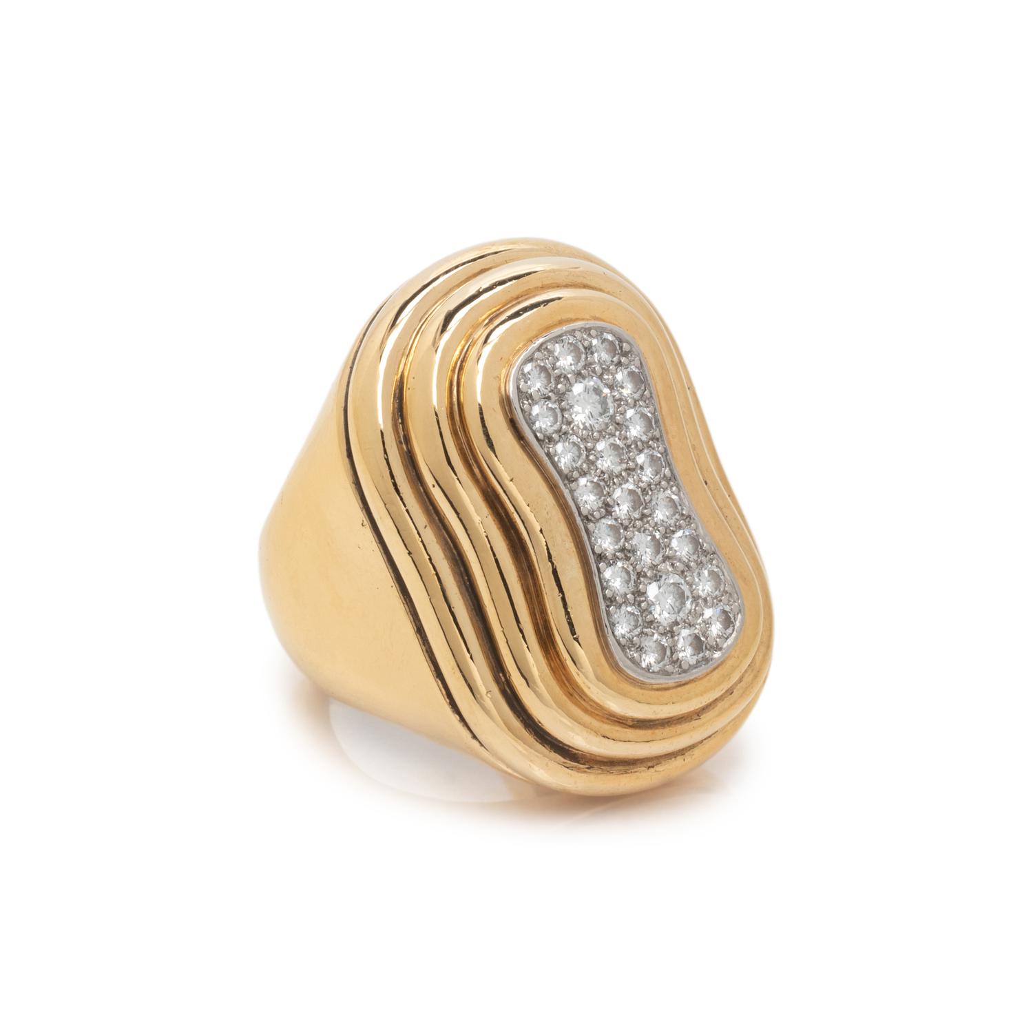 DAVID WEBB, YELLOW GOLD AND DIAMOND RING