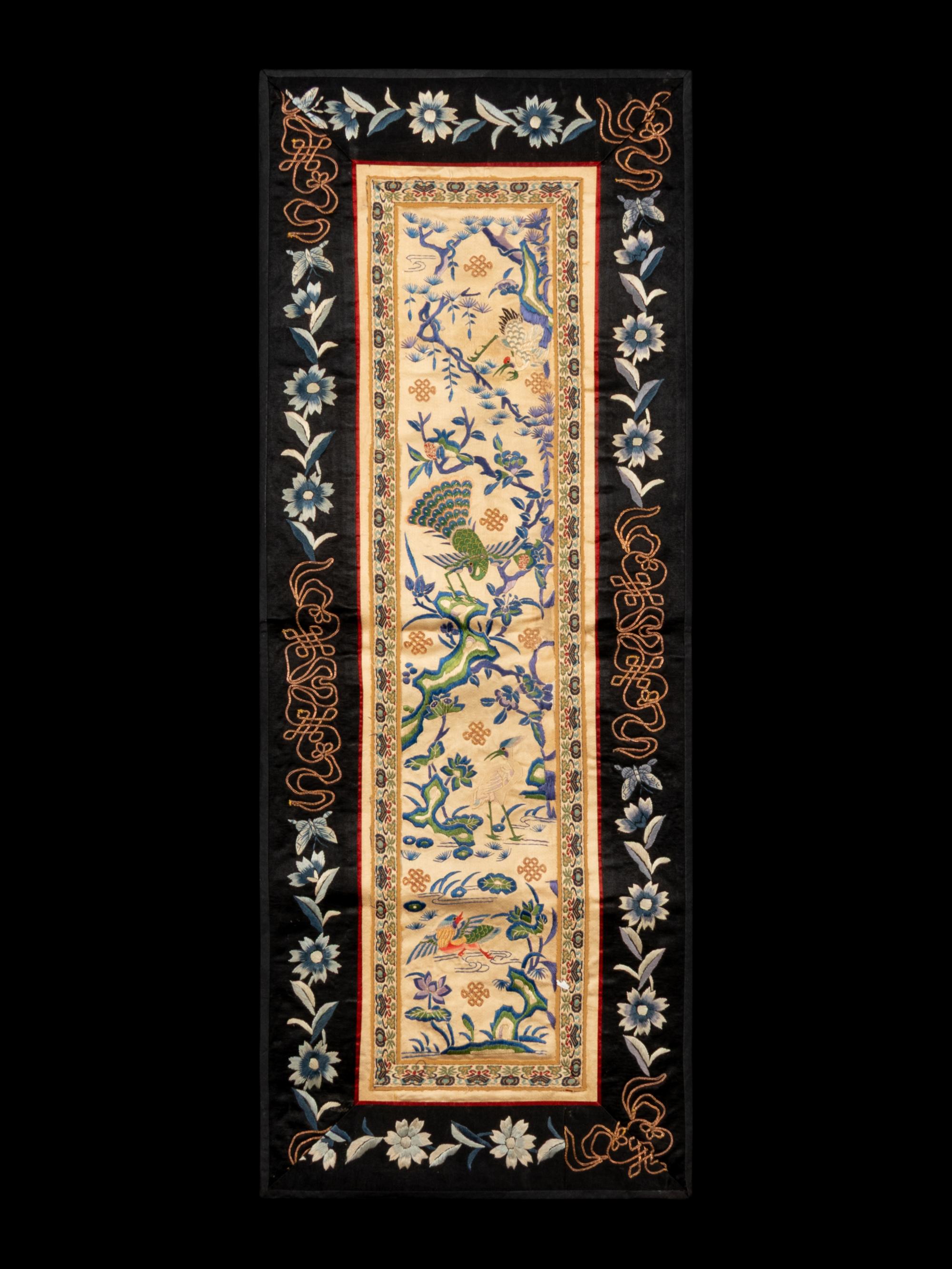 A Collection of 33 Chinese Embroidered Silk Panels 近代 綉片33幅