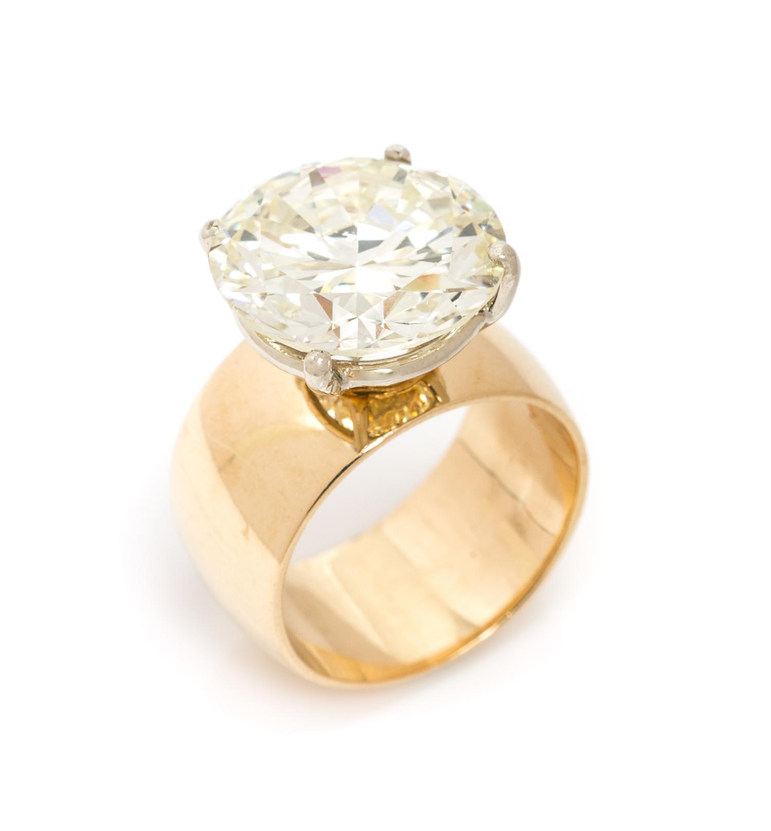 A 7.99 Carat Round Brilliant Cut Diamond, 5.90 dwts.