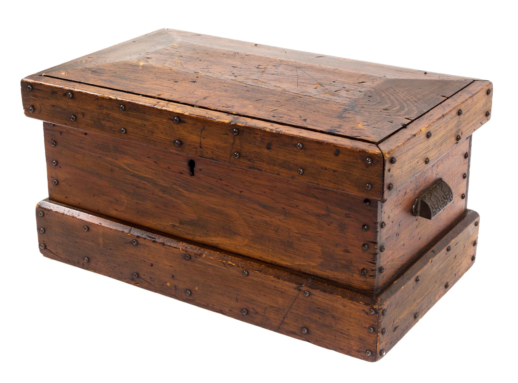 A Wood Hinge-Top Box and An Eldred Wheeler Maple Knife Box Length of knife box 16 1/4 inches. — 20TH CENTURY