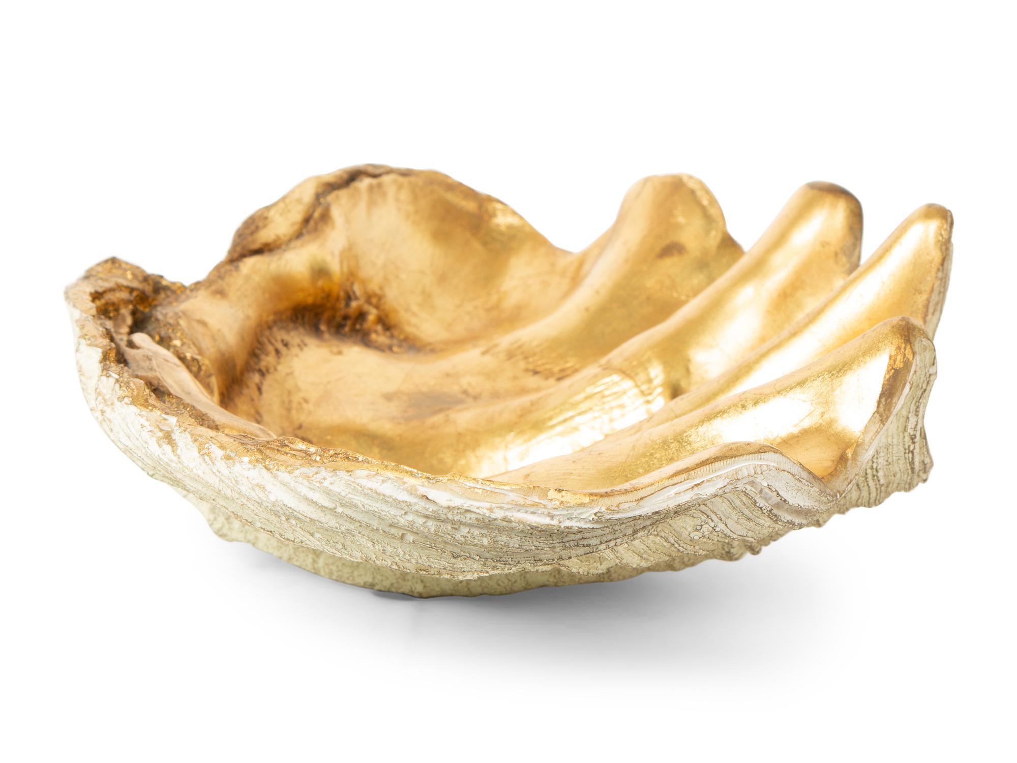 A Gilded Composition Model of a Giant Clam Shell