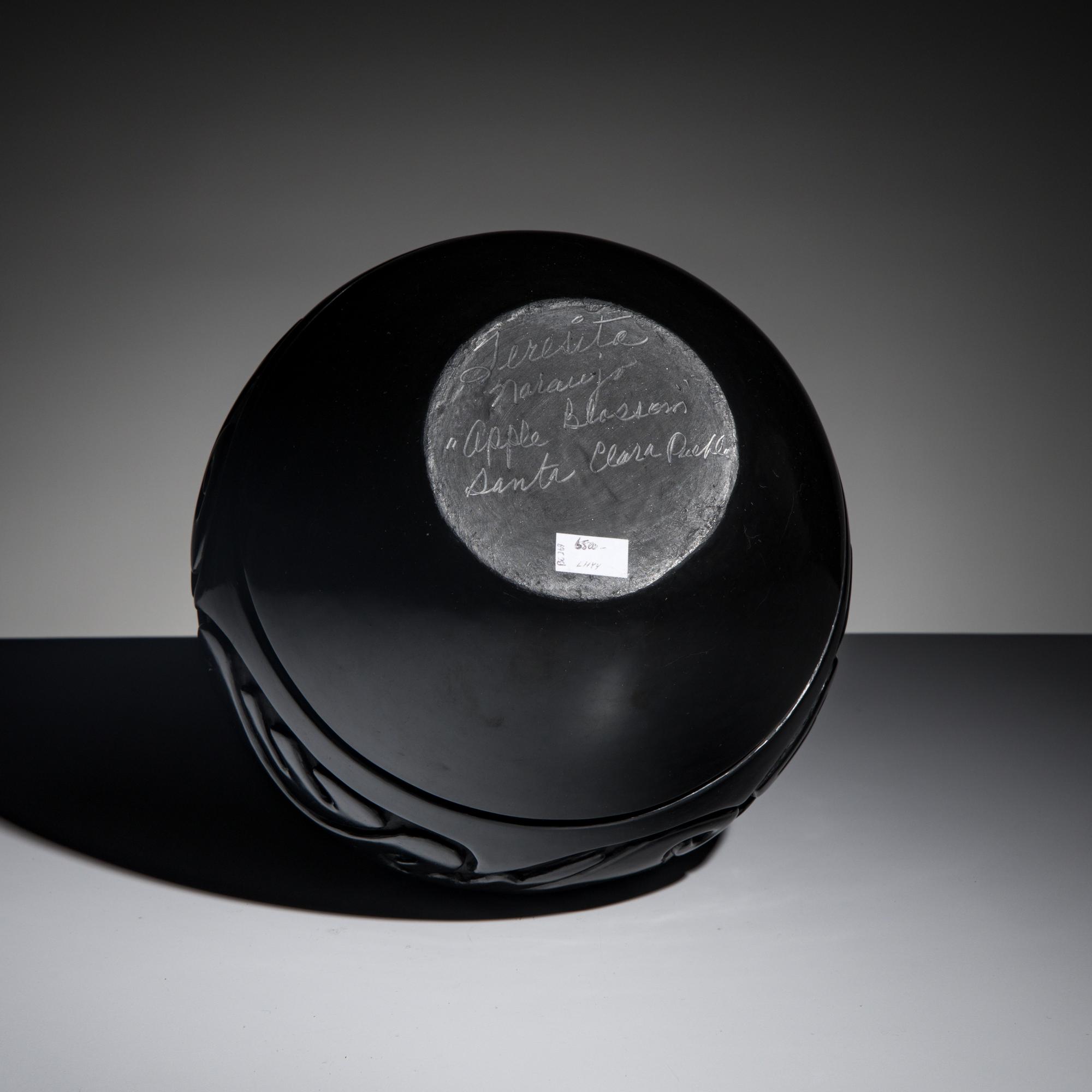 Teresita Naranjo (Santa Clara, 1919-1999) — Carved Blackware Pottery Jar