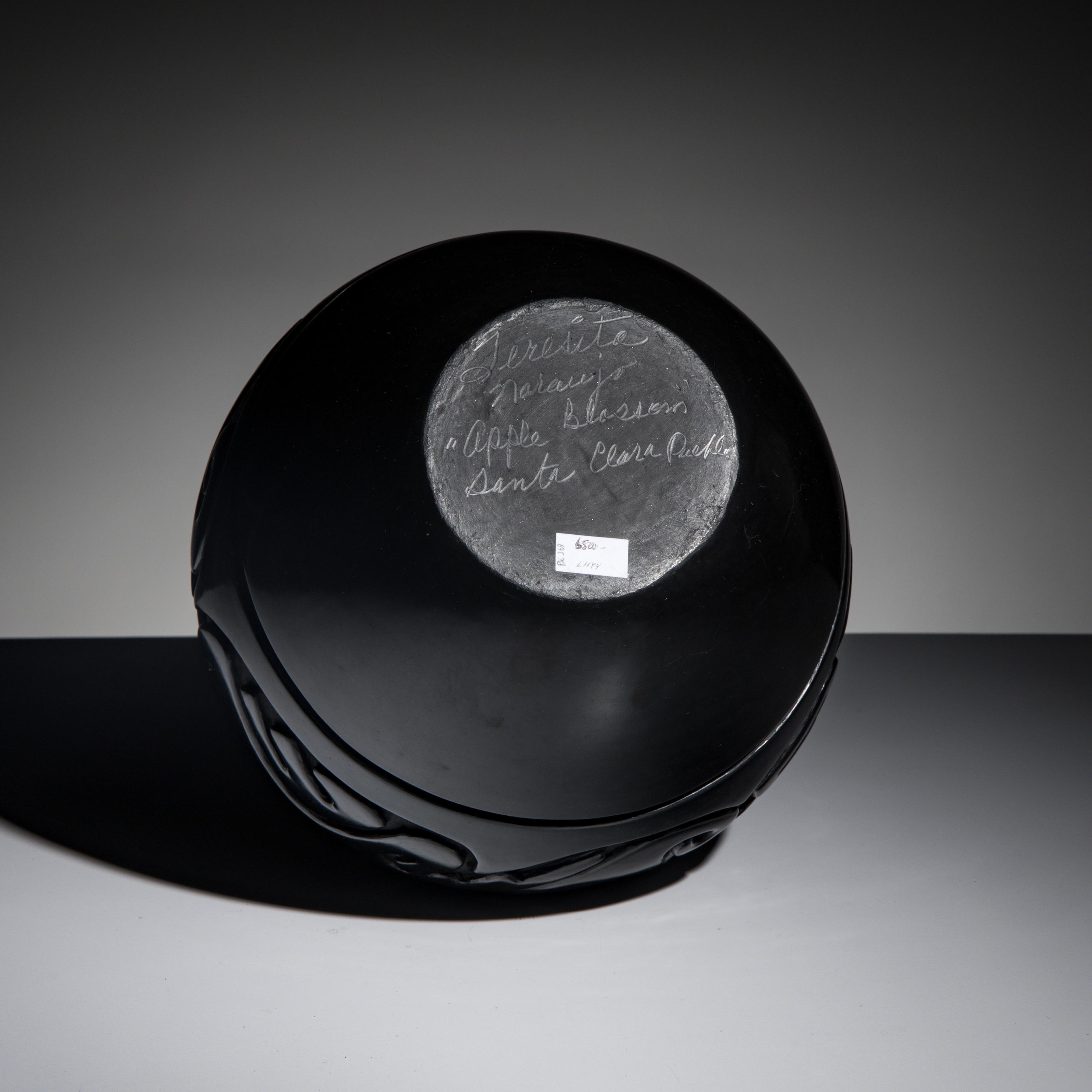 Teresita Naranjo (Santa Clara, 1919-1999) — Carved Blackware Pottery Jar