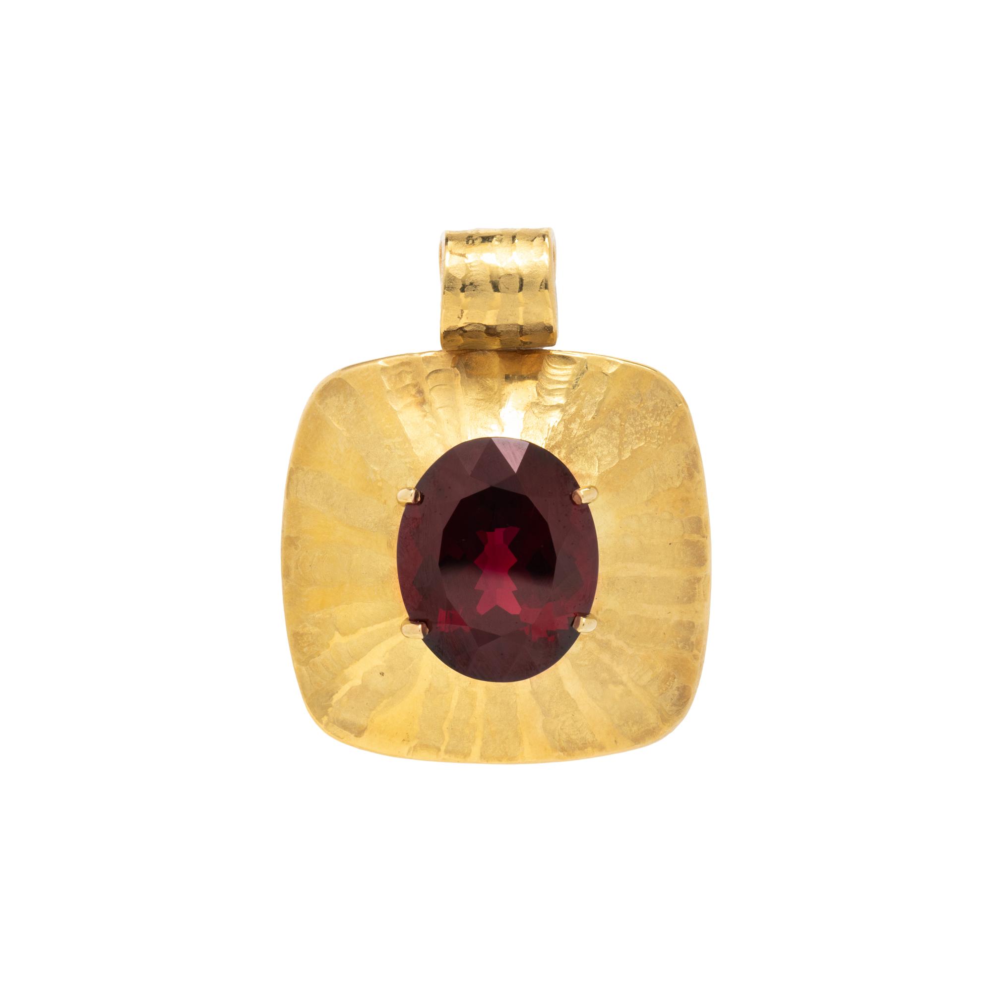 GARNET AND YELLOW GOLD PENDANT