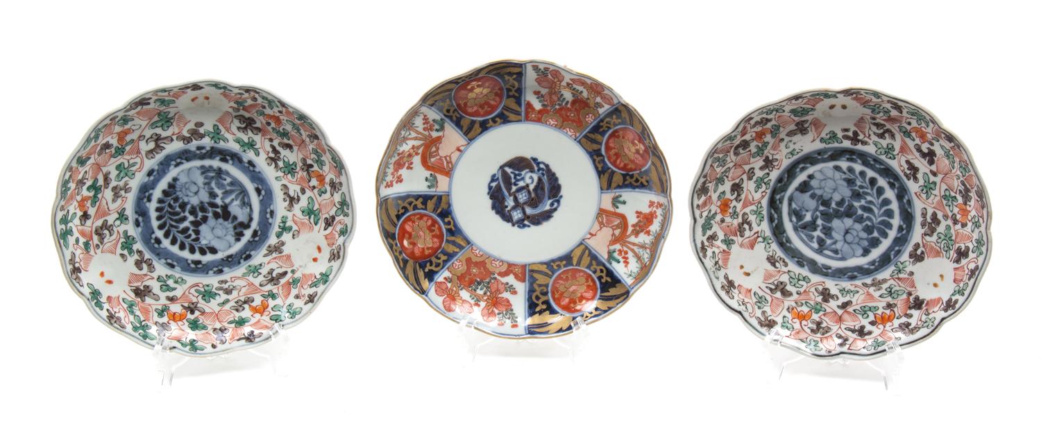 Three Imari Porcelain Plates Diameter 8 1/2 inches. — LATE 19TH/EARLY 20TH CENTURY