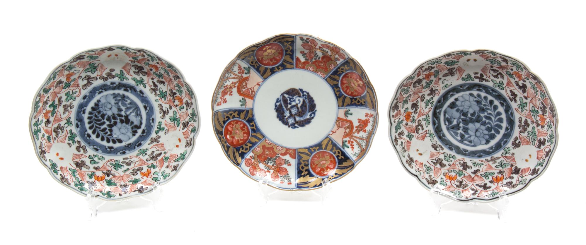 Three Imari Porcelain Plates Diameter 8 1/2 inches. — LATE 19TH/EARLY 20TH CENTURY