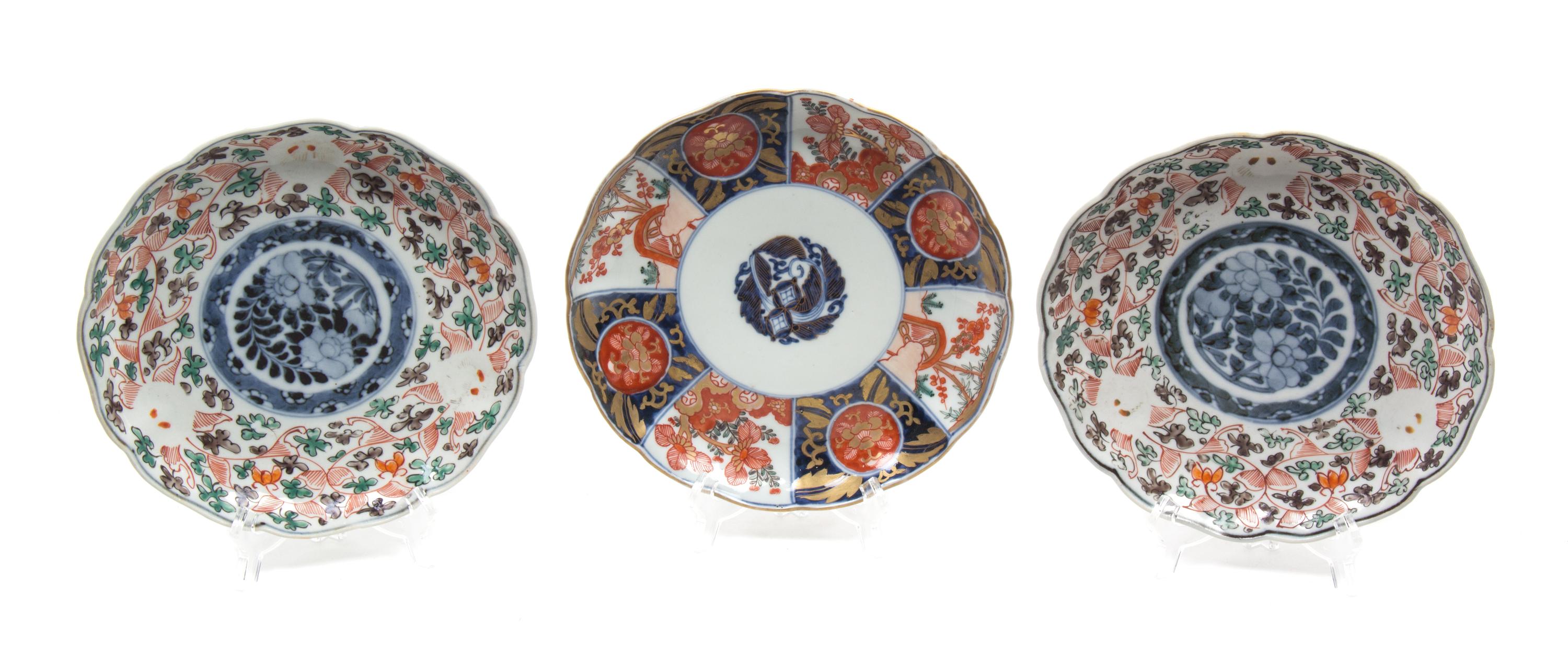 Three Imari Porcelain Plates Diameter 8 1/2 inches. — LATE 19TH/EARLY 20TH CENTURY
