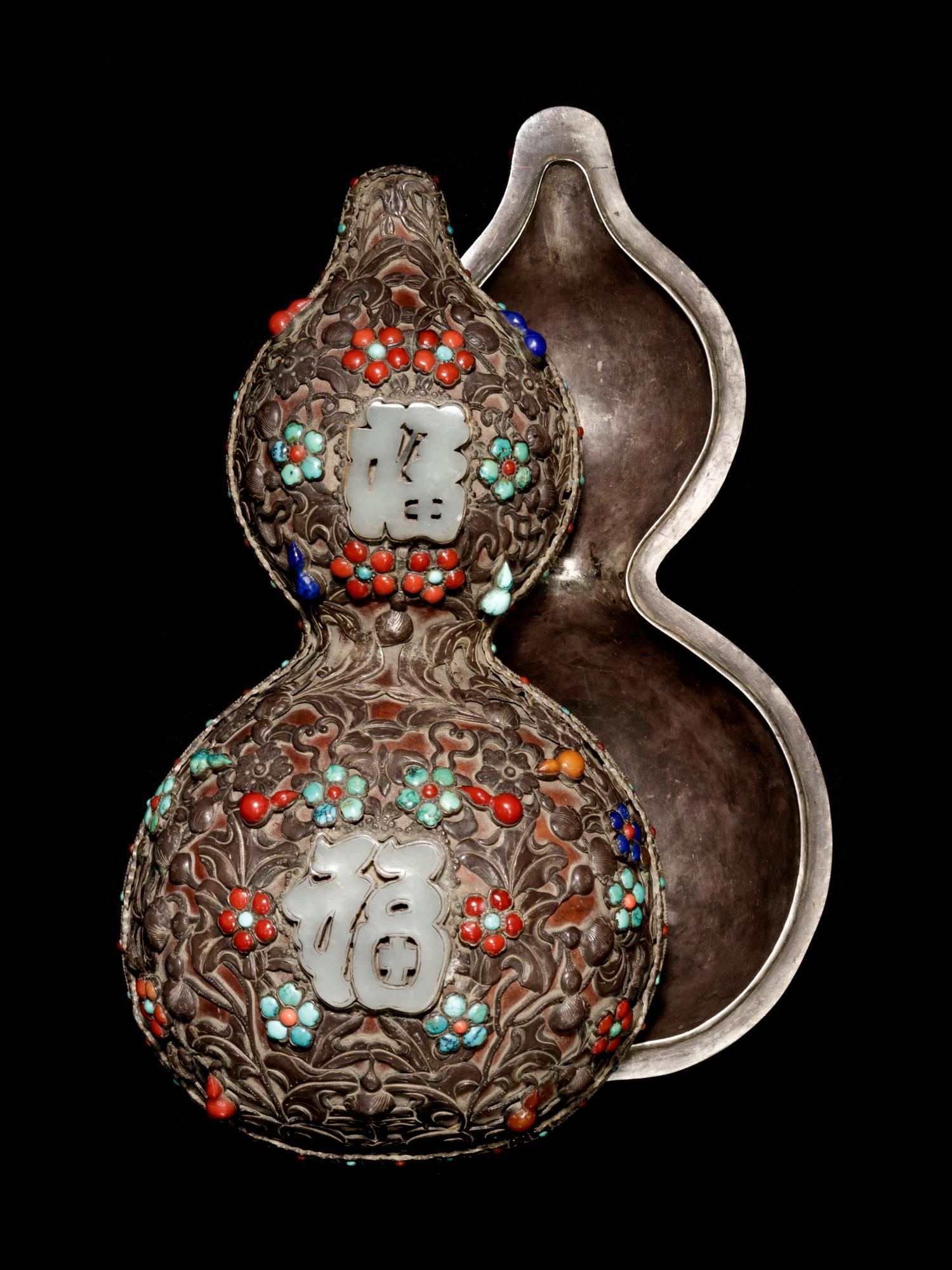 A Jade and Hardstone Embellished Silver Mounted Gourd Covered Box