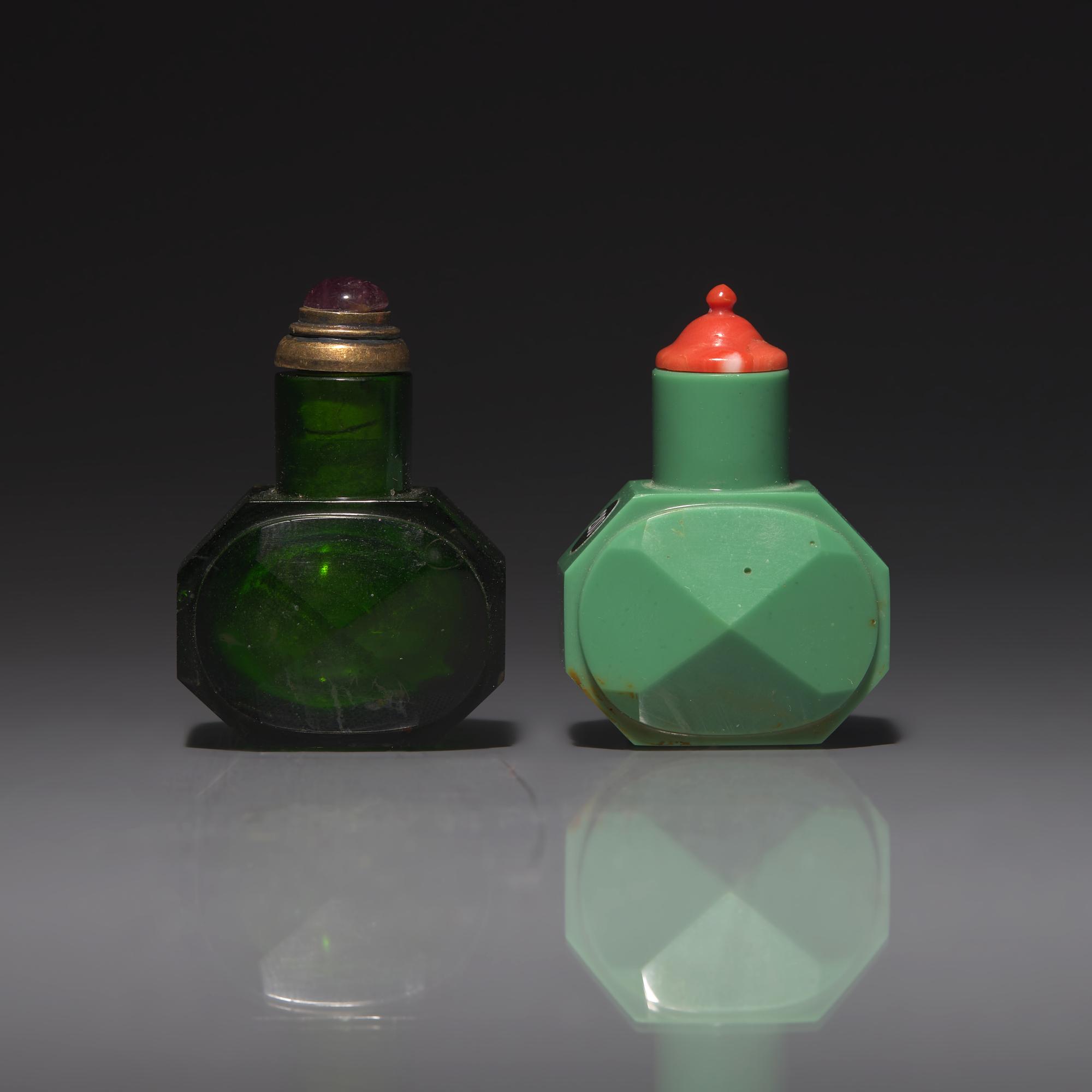 Two Chinese Faceted Glass Snuff Bottles, 18th-19th Century 清中期 綠料磨棱鼻烟壺兩支