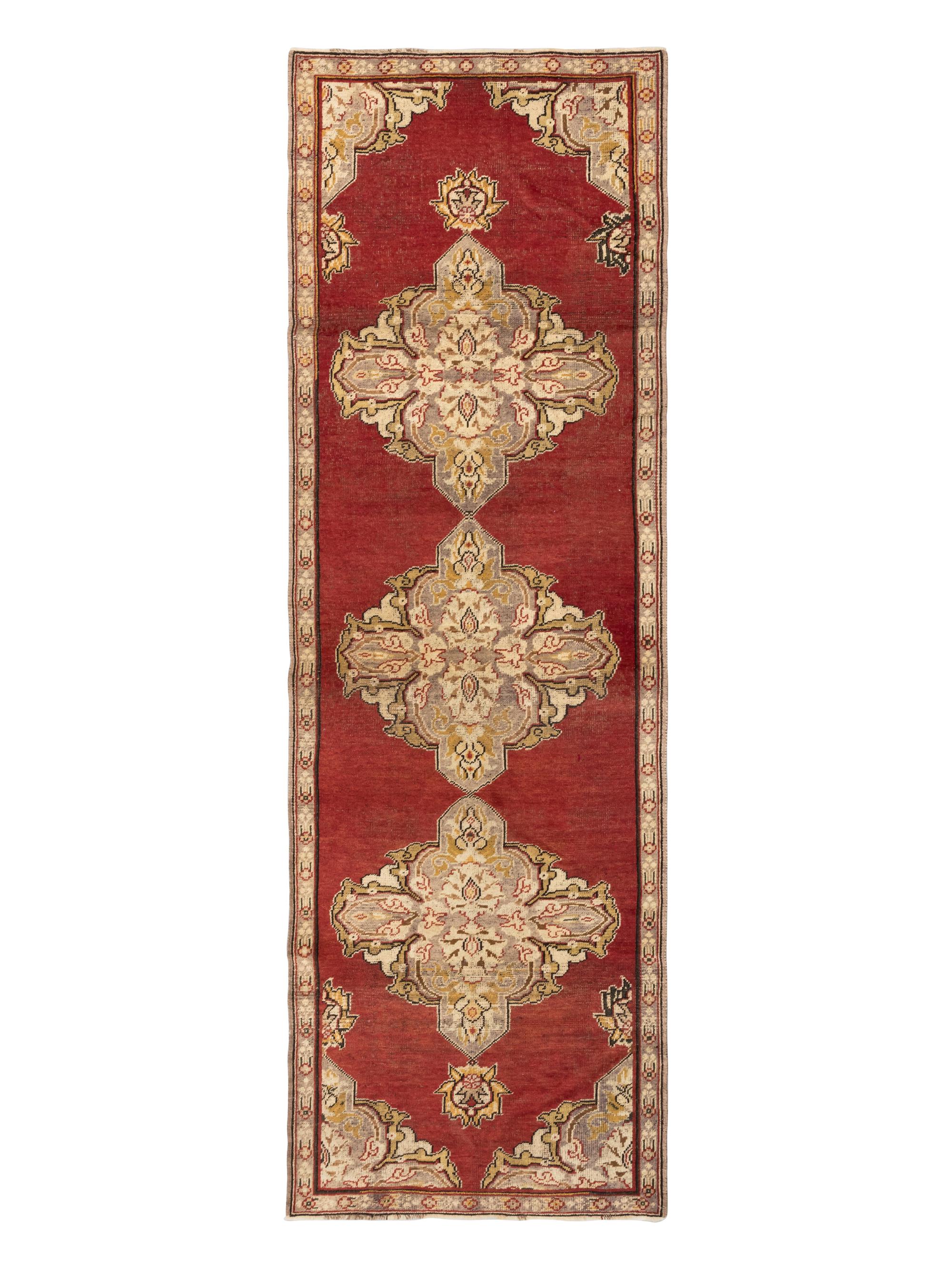 An Oushak "Corridor" Carpet