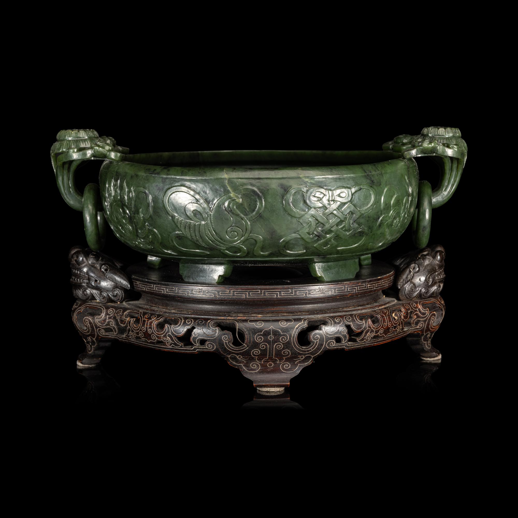 A Chinese Carved Spinach Jade Marriage Bowl, Late Qing/Republic Period 晚清/民國 碧玉雙魚活環洗