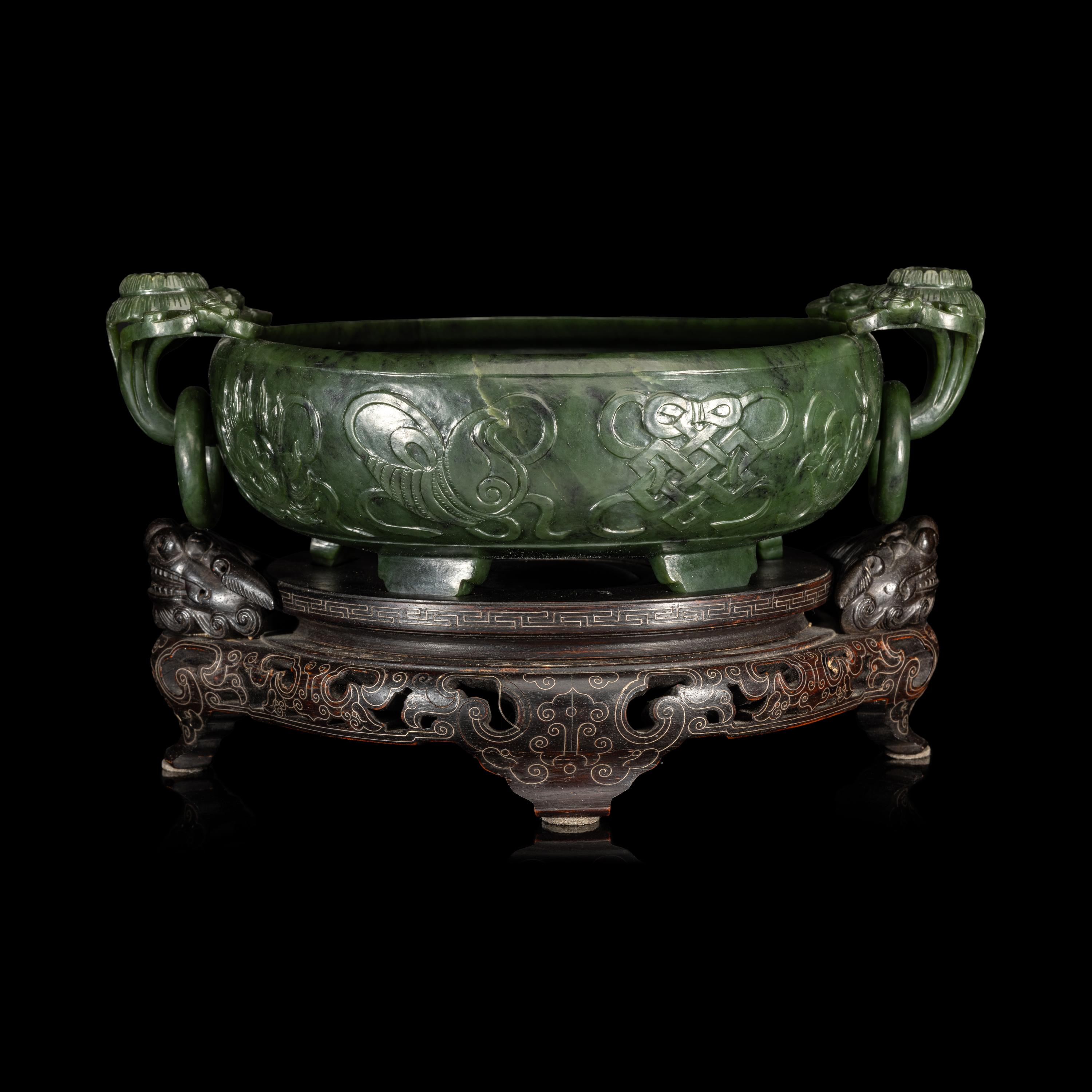 A Chinese Carved Spinach Jade Marriage Bowl, Late Qing/Republic Period 晚清/民國 碧玉雙魚活環洗
