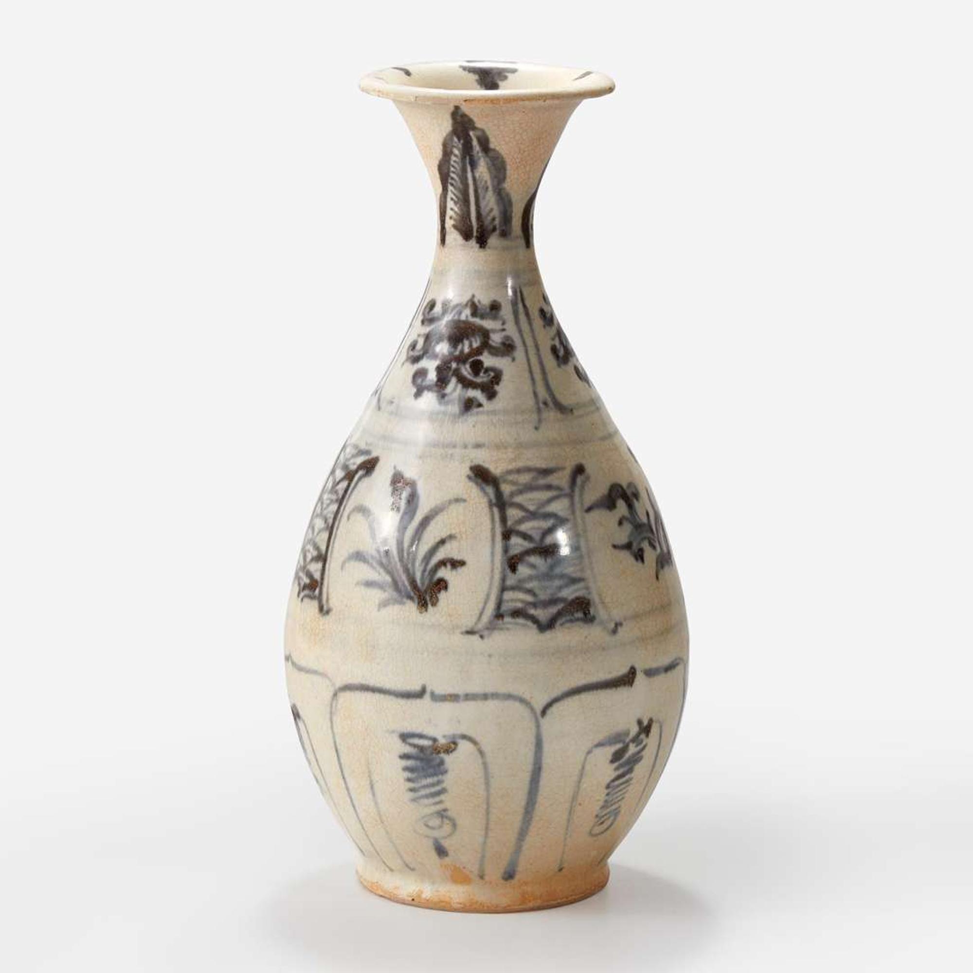 A Vietnamese blue and white bottle vase Le dynasty 15th/16th century