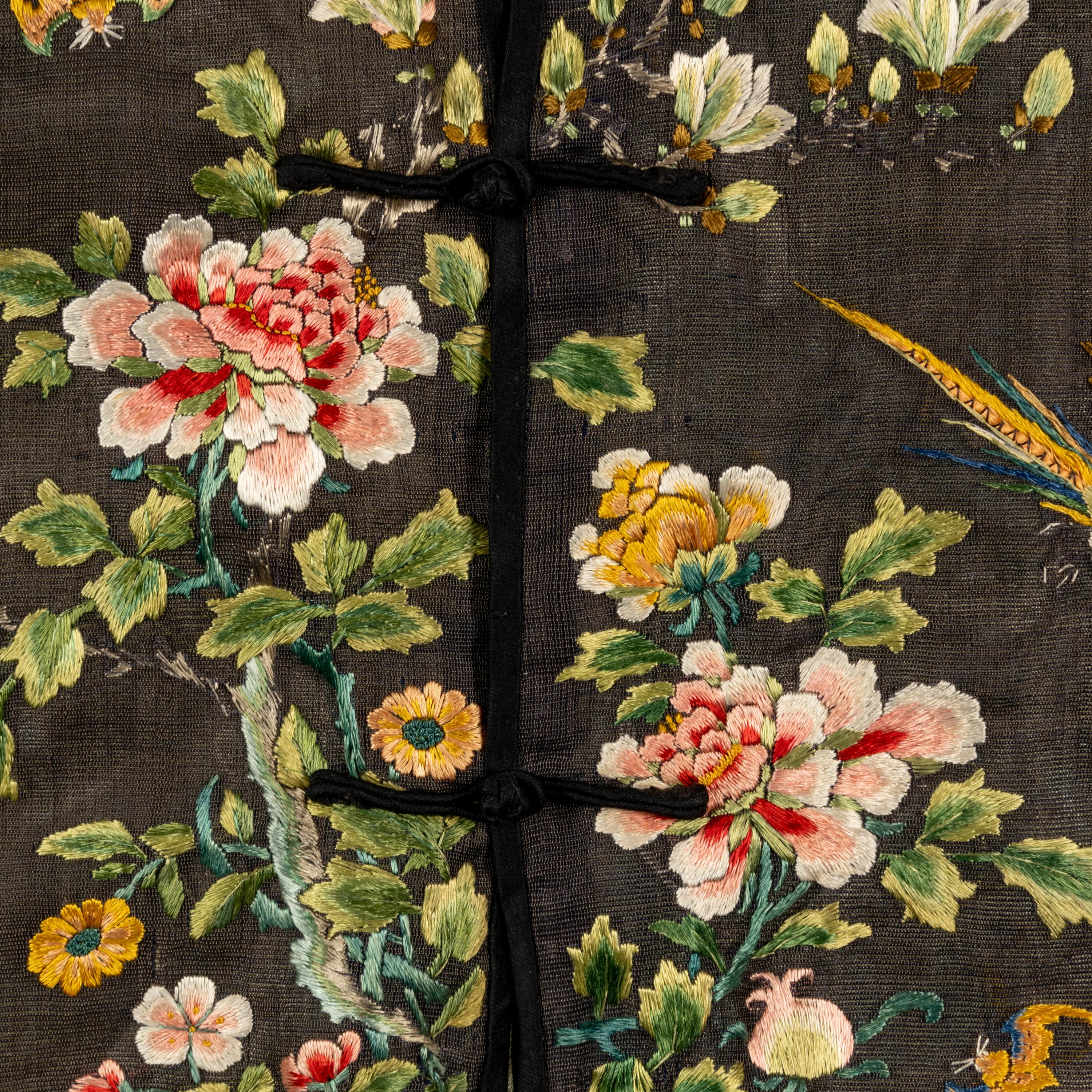 A Chinese Embroidered Summer Gauze Lady's Jacket, 19th Century 清晚期 醬地綉牡丹紋女紗褂