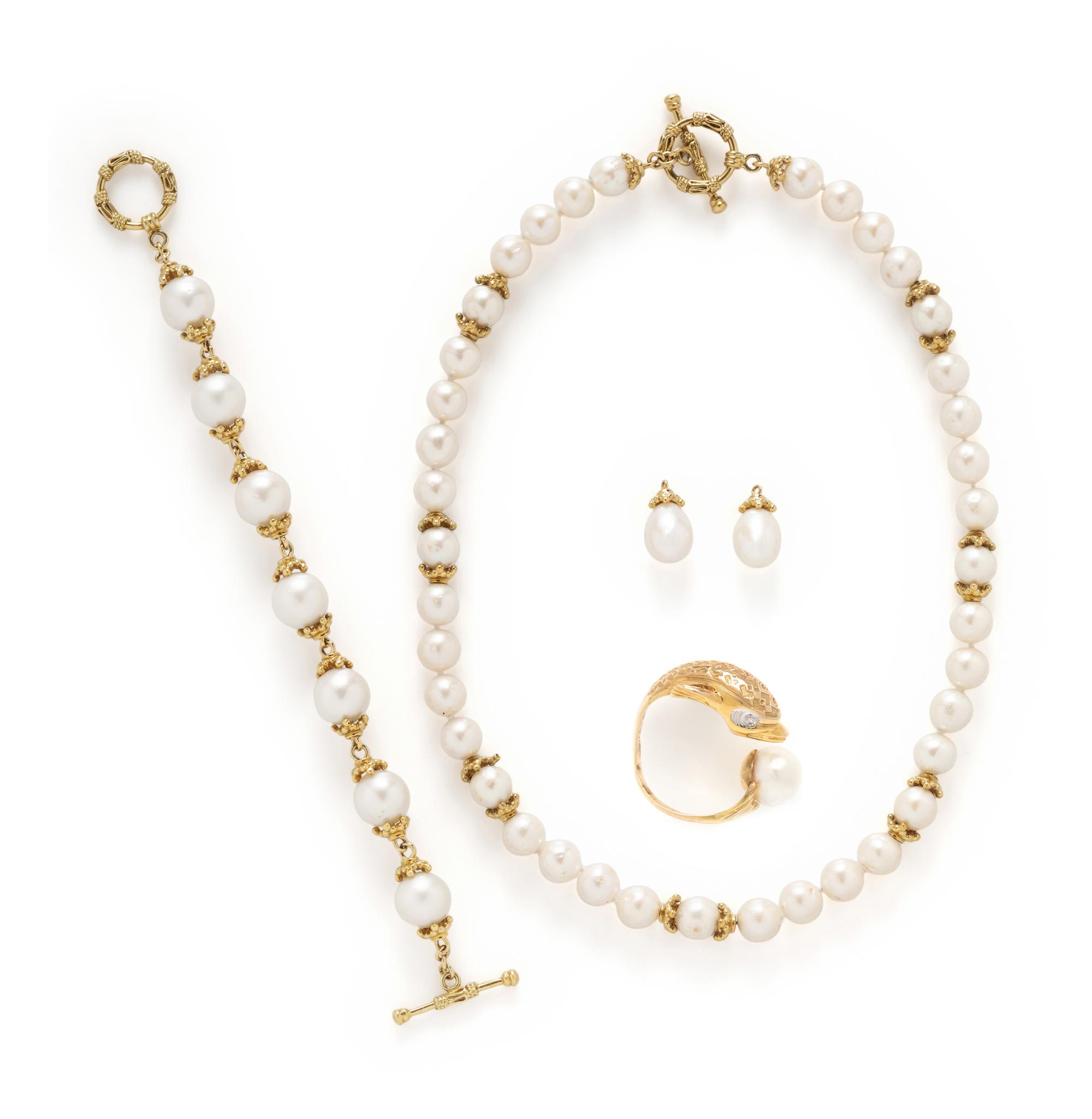MAZ, YELLOW GOLD AND CULTURED PEARL SUITE