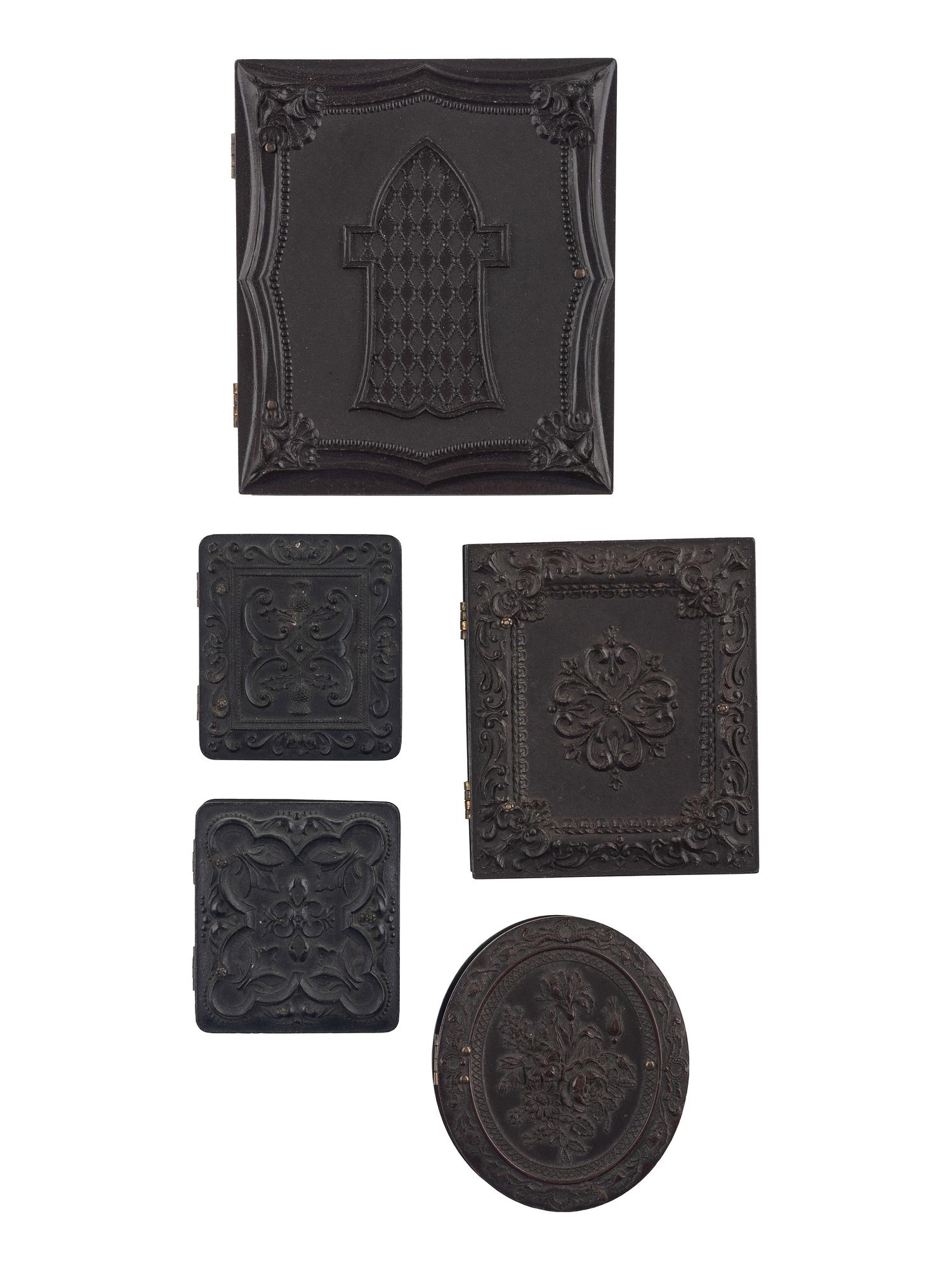 [EARLY PHOTOGRAPHY - CASES & FRAMES]. A group of 20 assorted union cases, most containing images, including: