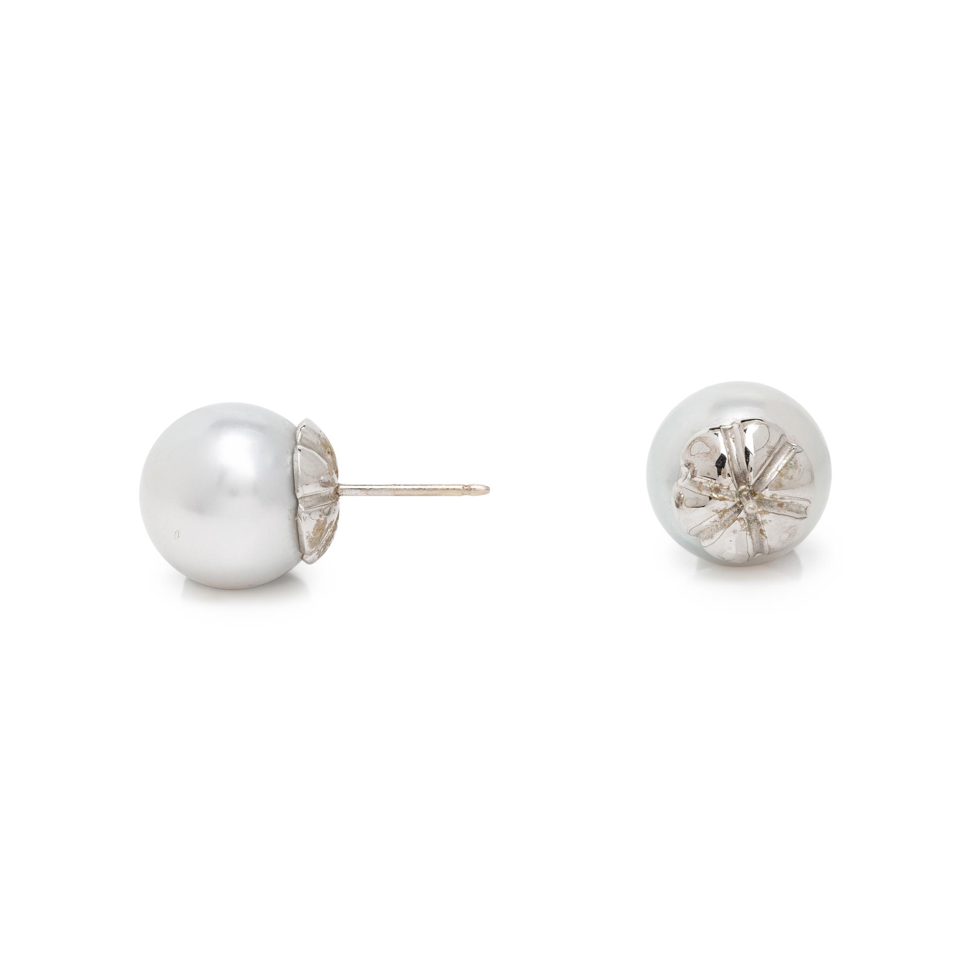 DIAMOND AND CULTURED PEARL NECKLACE AND CULTURED PEARL STUD EARRINGS