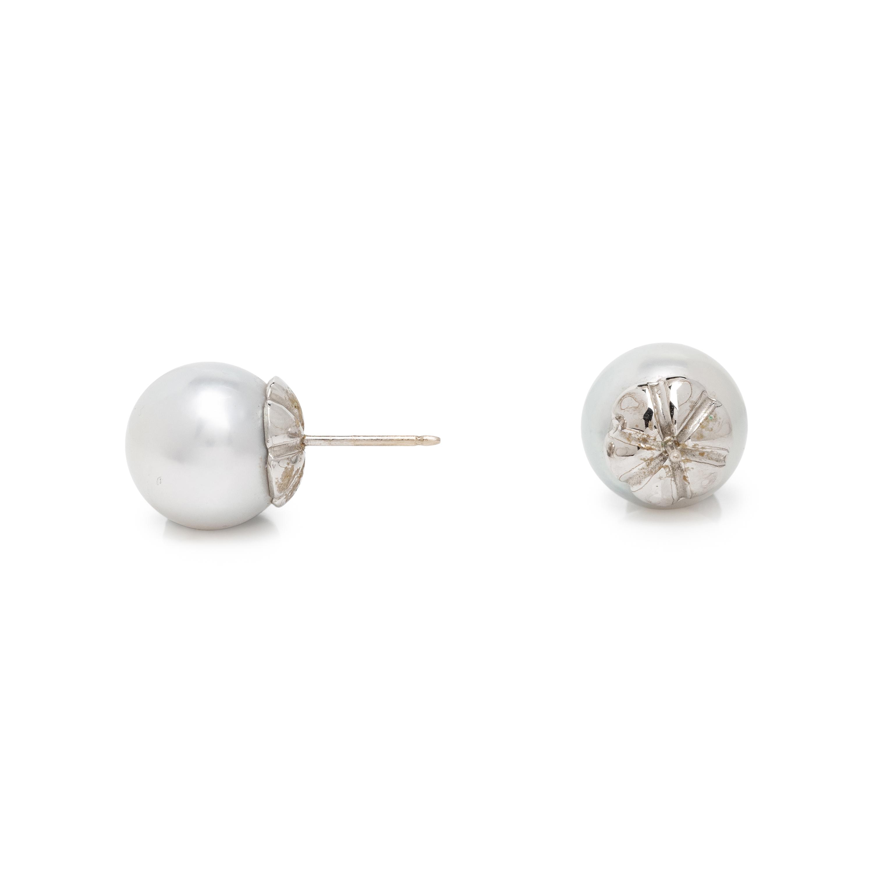 DIAMOND AND CULTURED PEARL NECKLACE AND CULTURED PEARL STUD EARRINGS