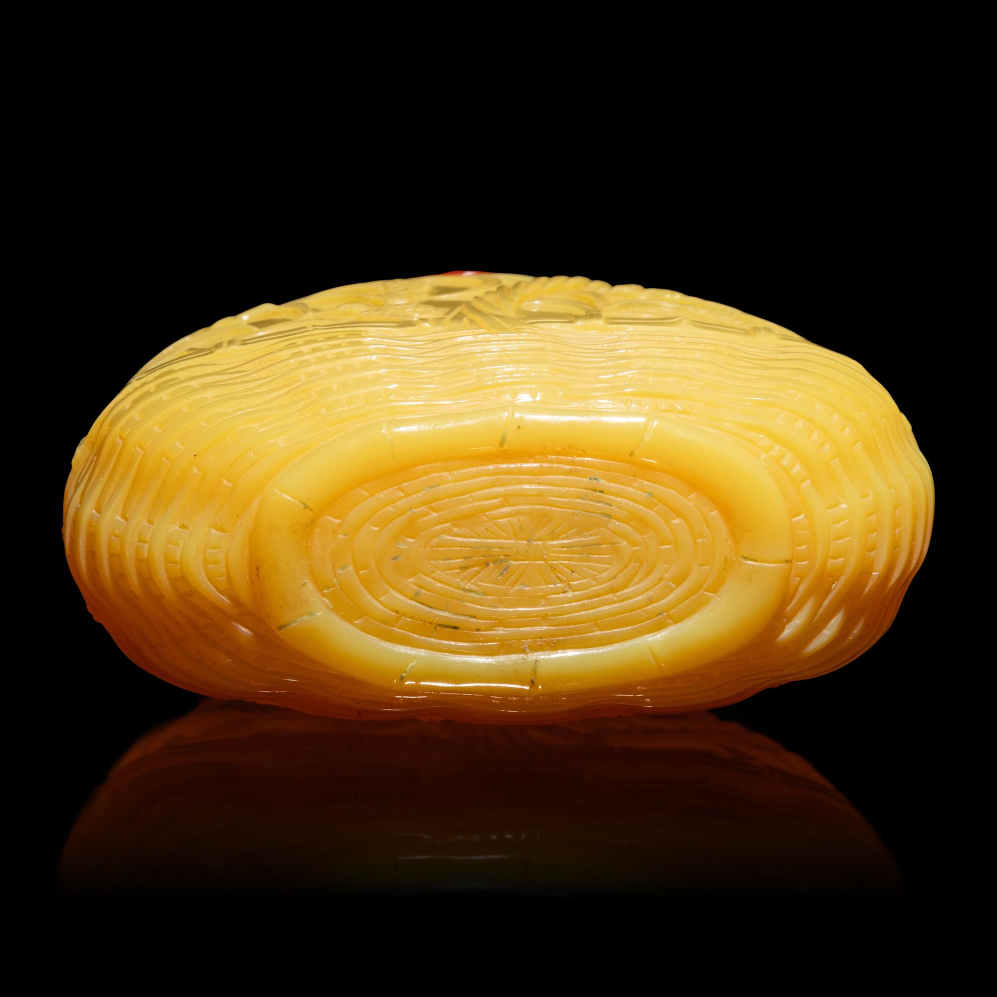 A Large Chinese Carved Yellow Peking Glass 'Basket' Snuff Bottle, 1750-1830 — 清中期 鷄油黃料花籃式稻穀鳥雀紋大鼻烟壺