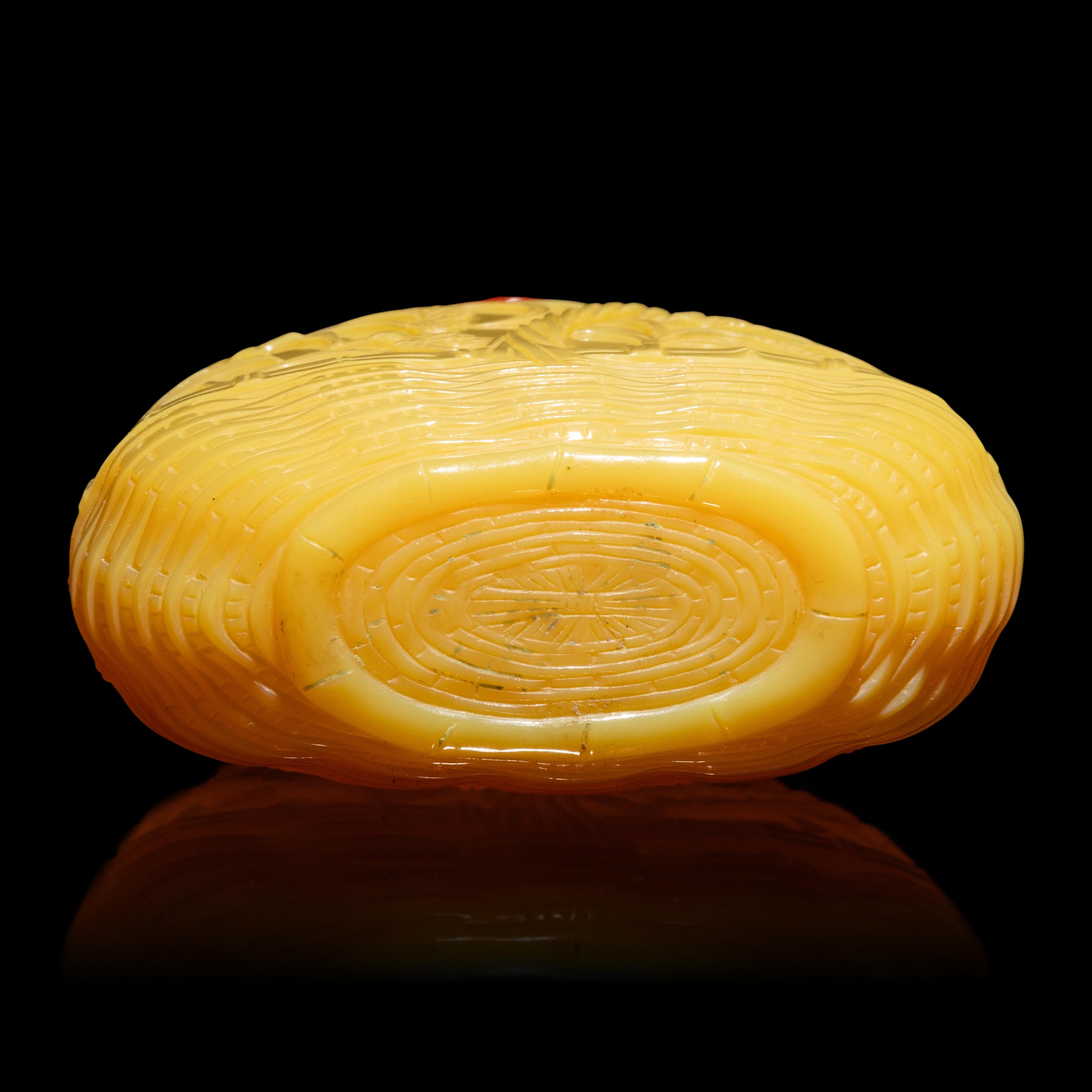 A Large Chinese Carved Yellow Peking Glass 'Basket' Snuff Bottle, 1750-1830 — 清中期 鷄油黃料花籃式稻穀鳥雀紋大鼻烟壺