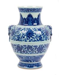 A Chinese Blue and White Porcelain Zun Vase