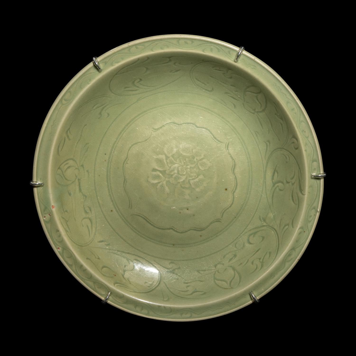 A Chinese Longquan Celadon Glazed Porcelain Charger, Ming Dynasty 明 龍泉窯刻花大盤