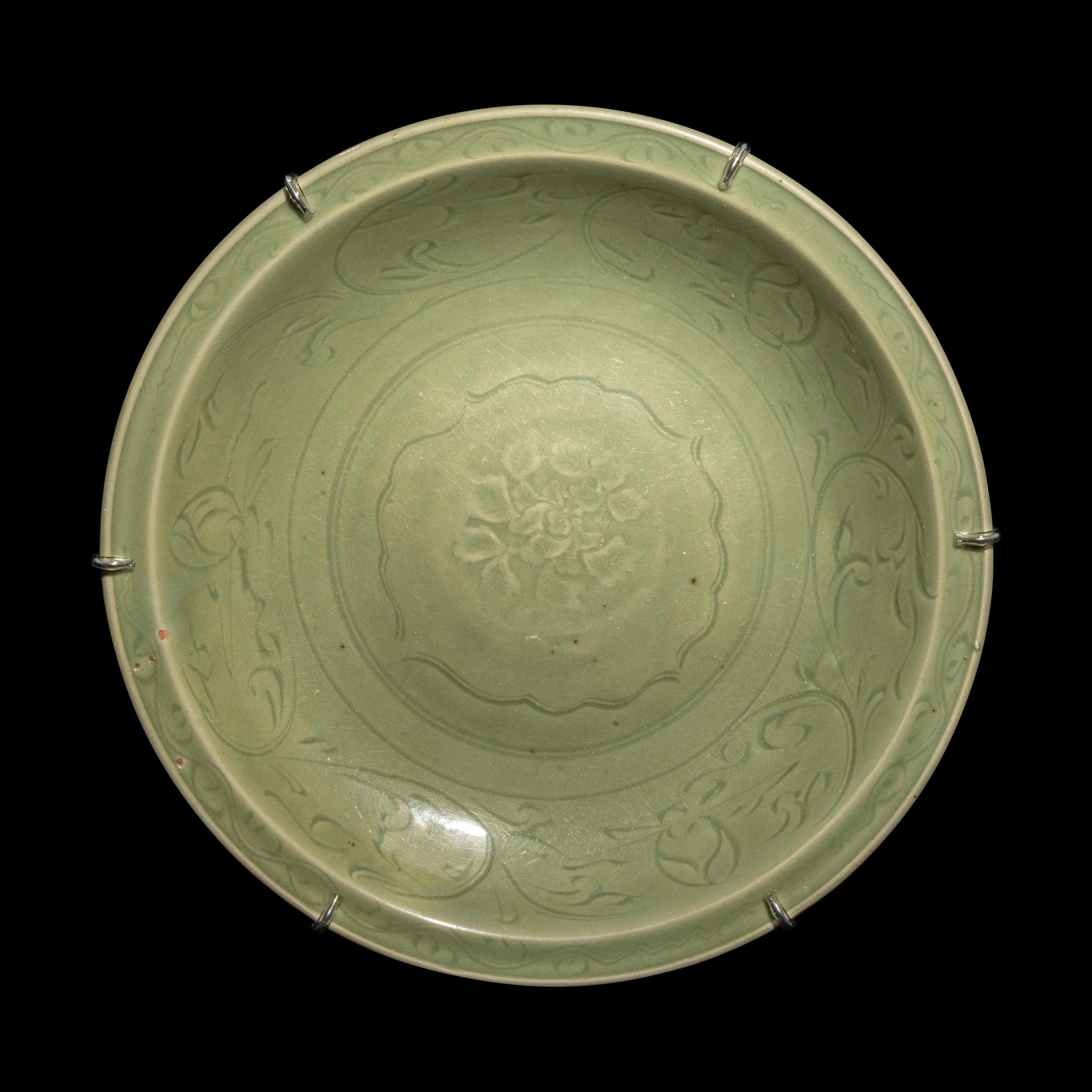 A Chinese Longquan Celadon Glazed Porcelain Charger, Ming Dynasty 明 龍泉窯刻花大盤