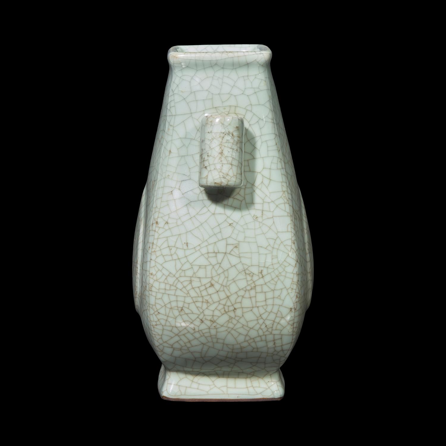 A Chinese Guan Style Crackle Glazed Arrow Vase, Fanghu 仿官窯貫耳杏圓壺