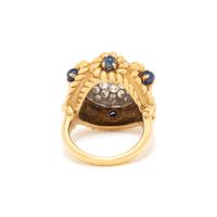 YELLOW GOLD, DIAMOND AND SAPPHIRE RING