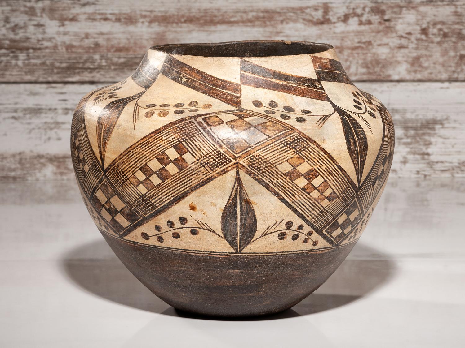 Acoma/Laguna Pottery Jar