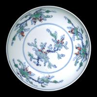A Chinese Doucai Porcelain 'Grape' Dish, 18th/19th Century 清中晚期 斗彩葡萄紋盤