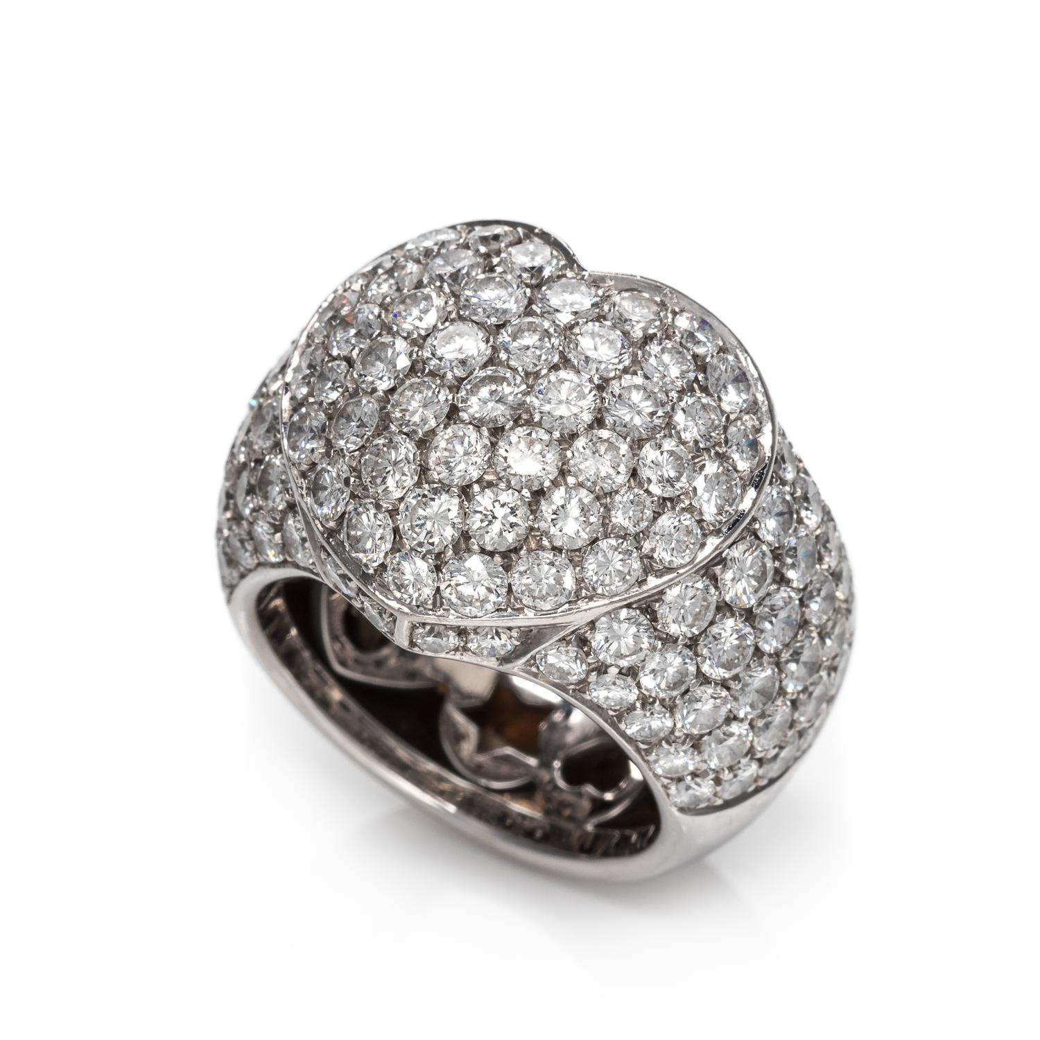 An 18 Karat White Gold and Diamond 'Heart' Ring, Gioielmoda,