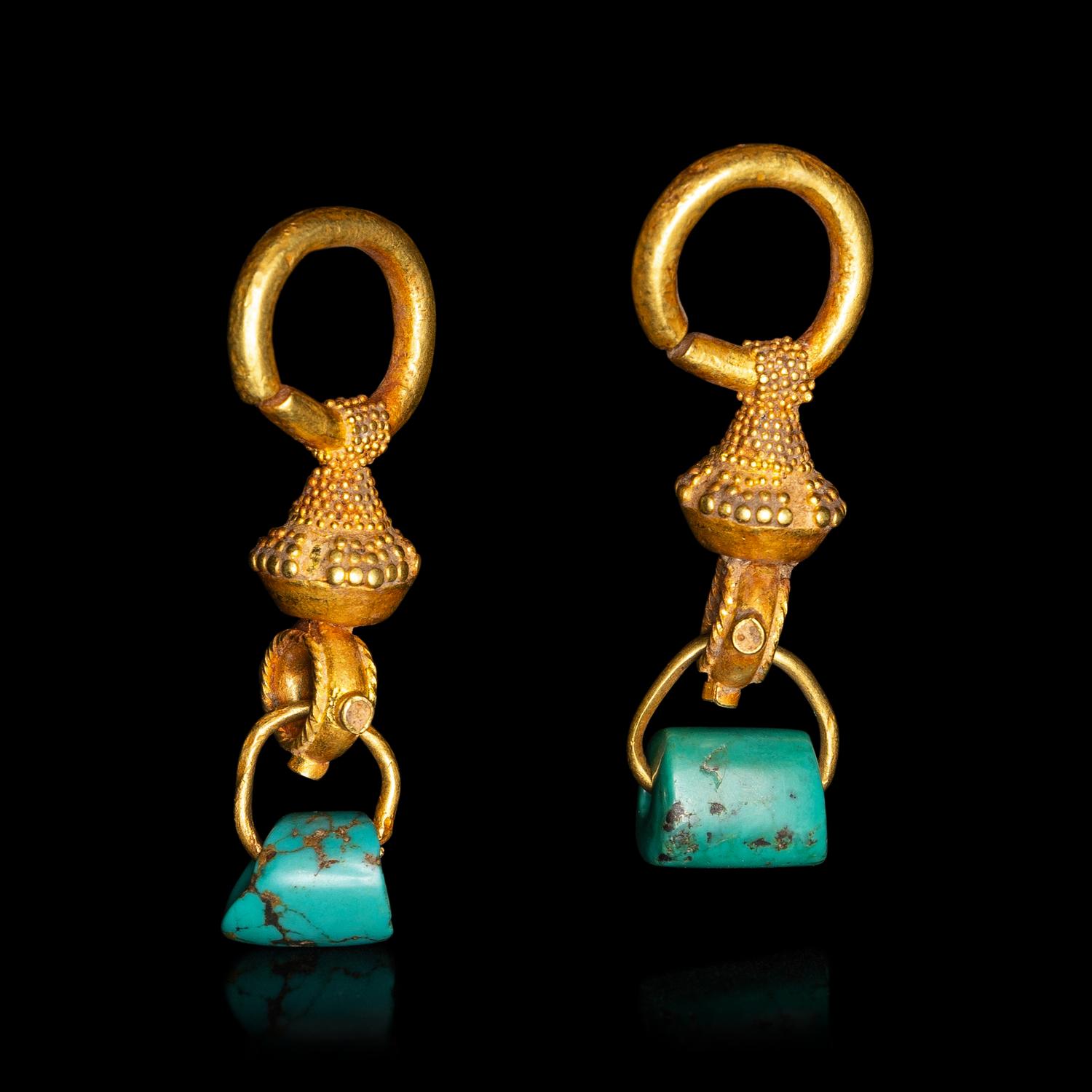 A Pair of Chinese Turquoise and Gold Earrings, Erzhui, Warring States Period or Later 戰國或以後 松石金耳墜