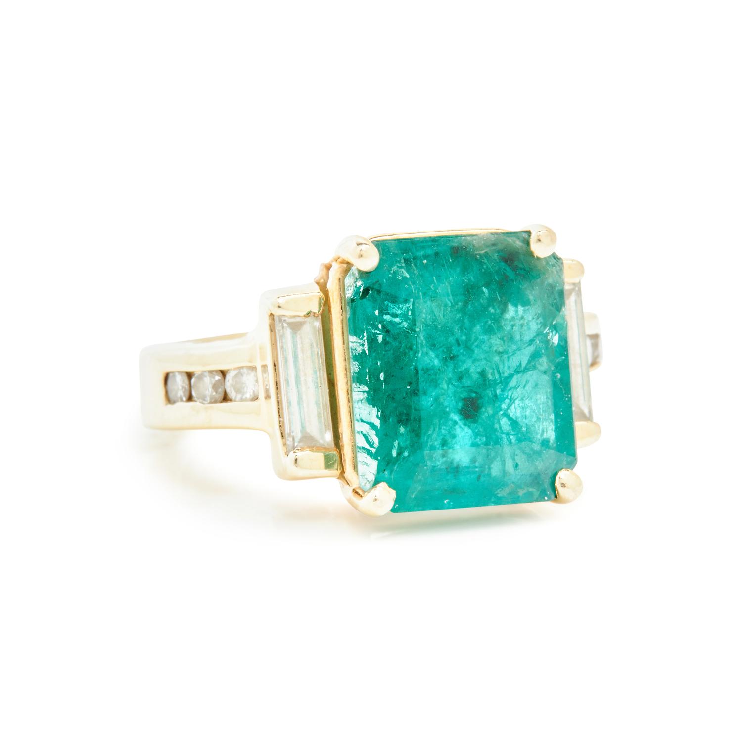 EMERALD AND DIAMOND RING