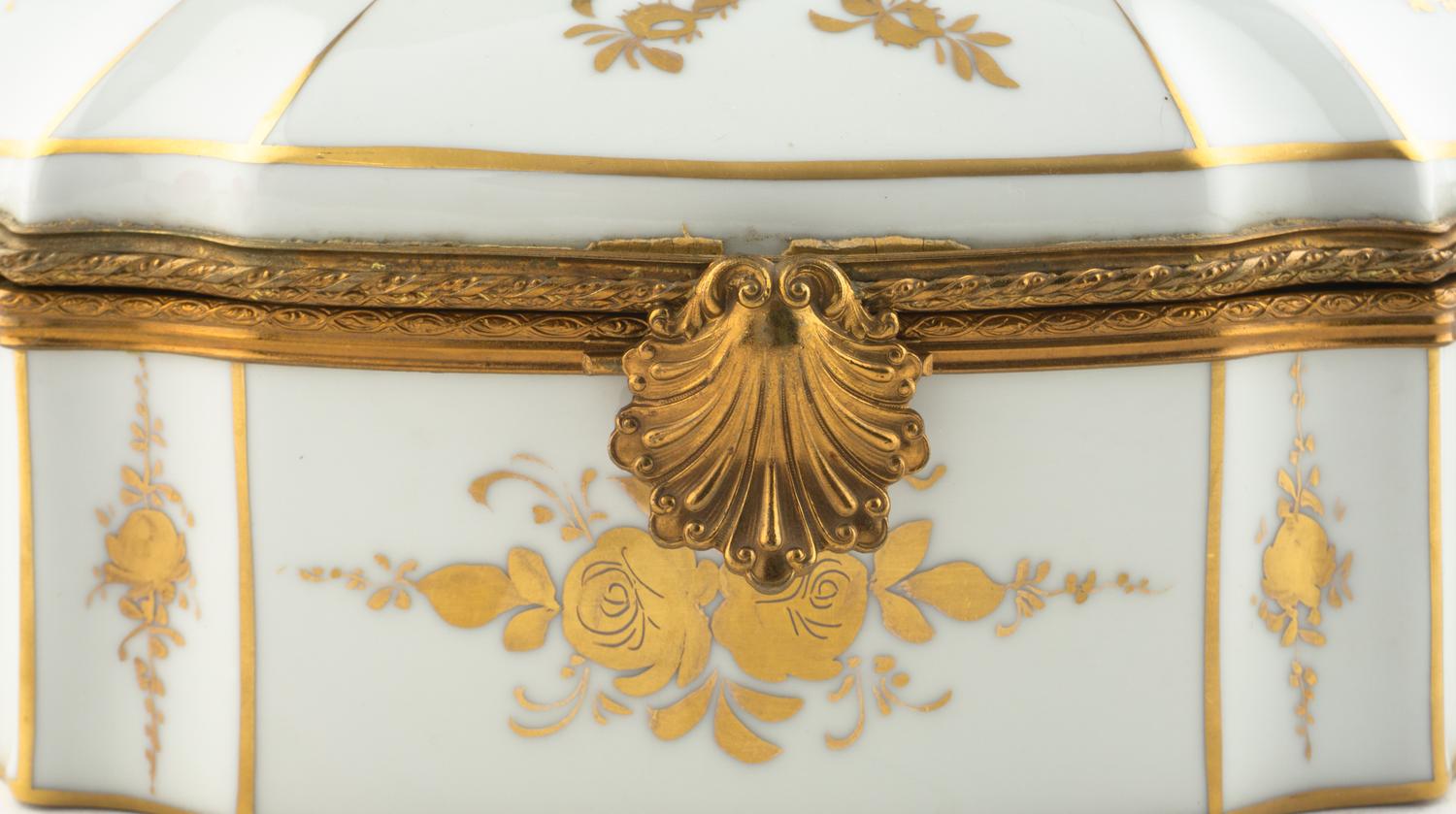 A Sèvres Gilt-Decorated White Porcelain Box
