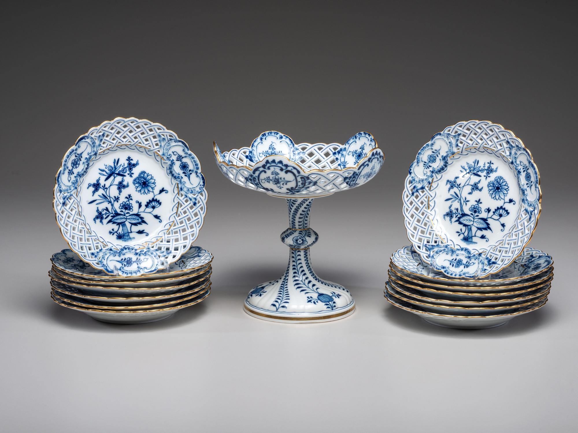 Fourteen Meissen ' Blue Onion' Reticulated Porcelain Plates