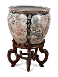A Chinese Enameled Porcelain Jardinière