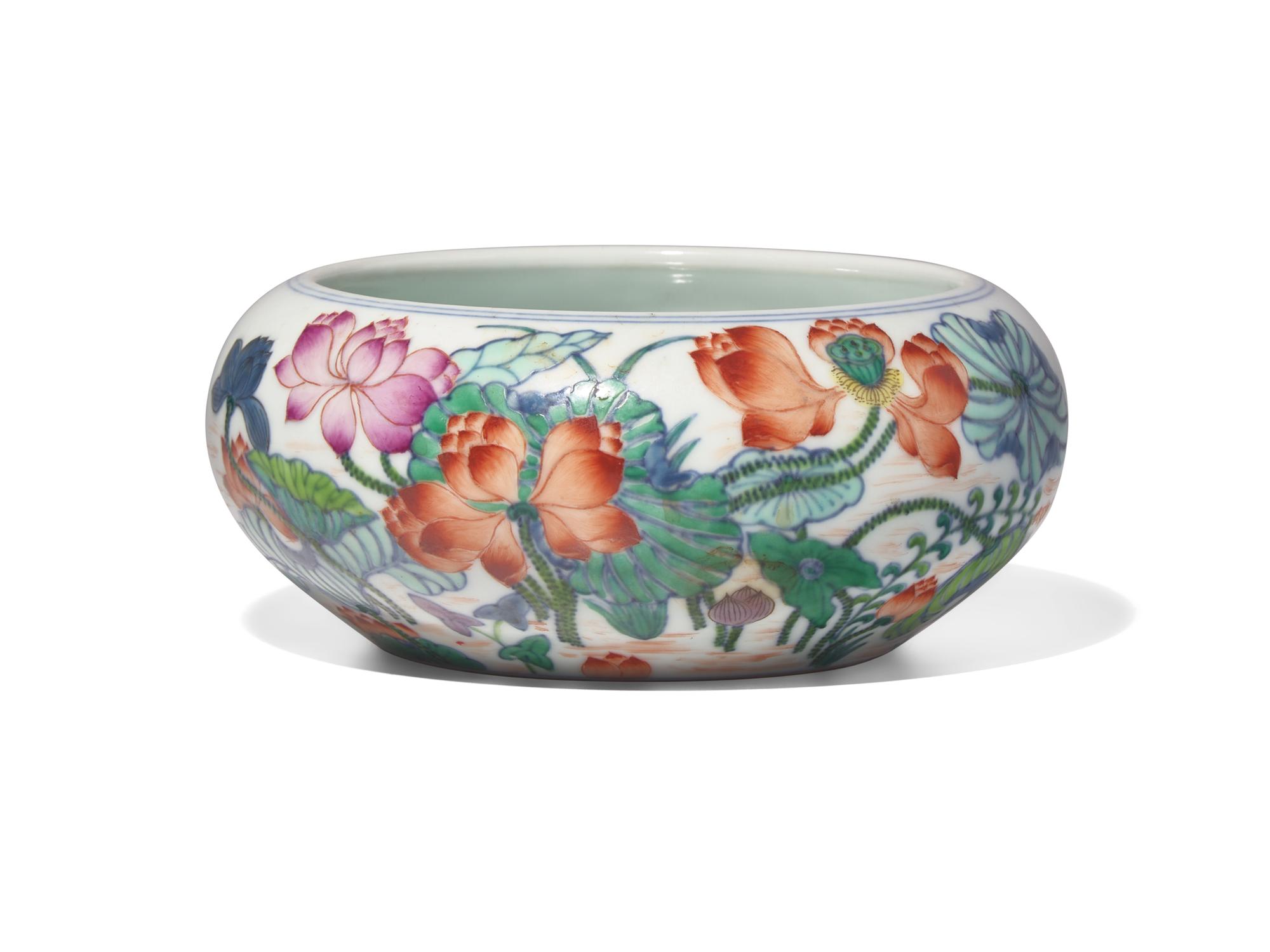 A Finely Decorated Famille Rose"Lotus Pond" Brush Washer, Miaoyuantang Mark
