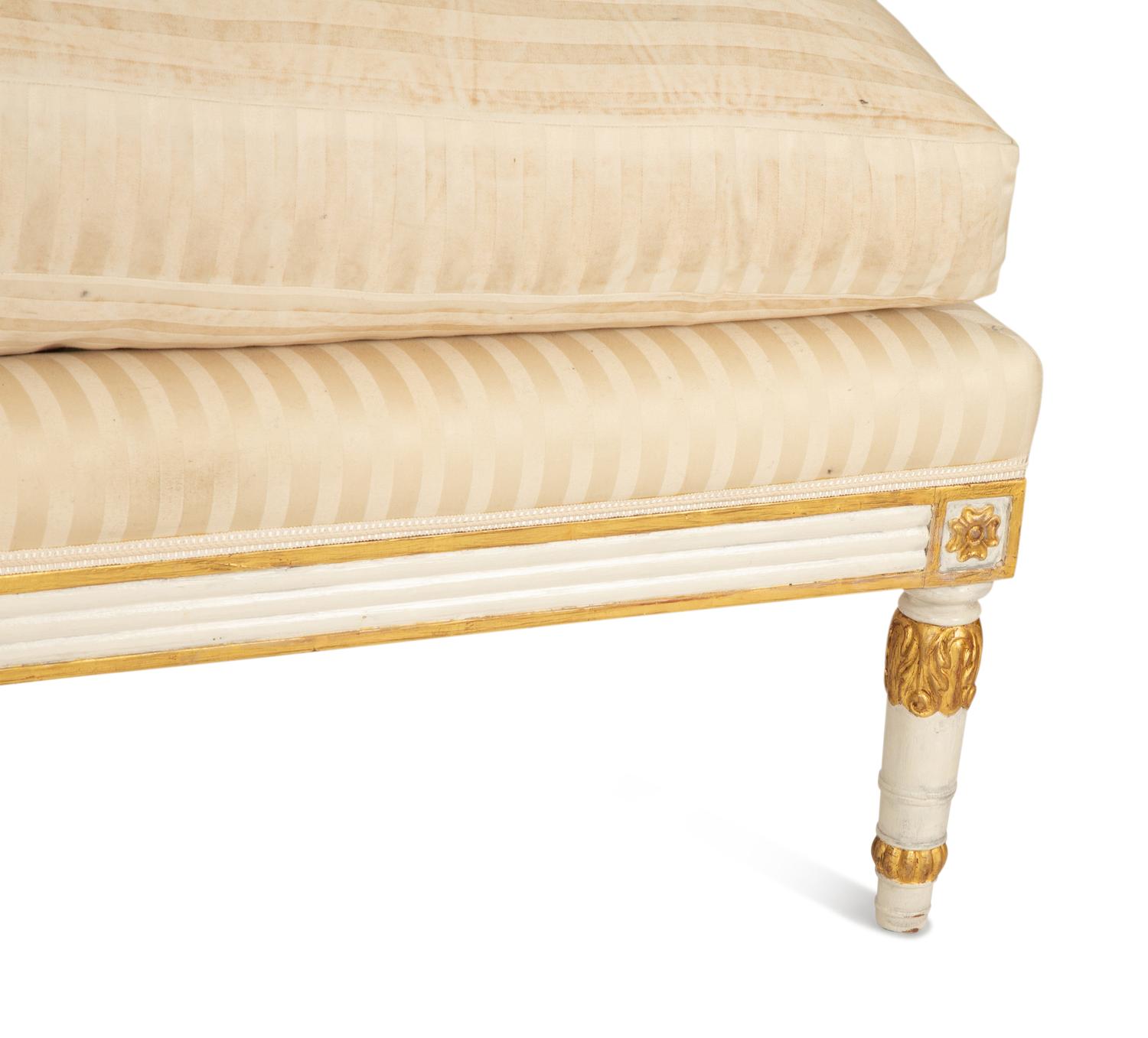 An Italian Painted and Parcel Gilt Chaise Lounge