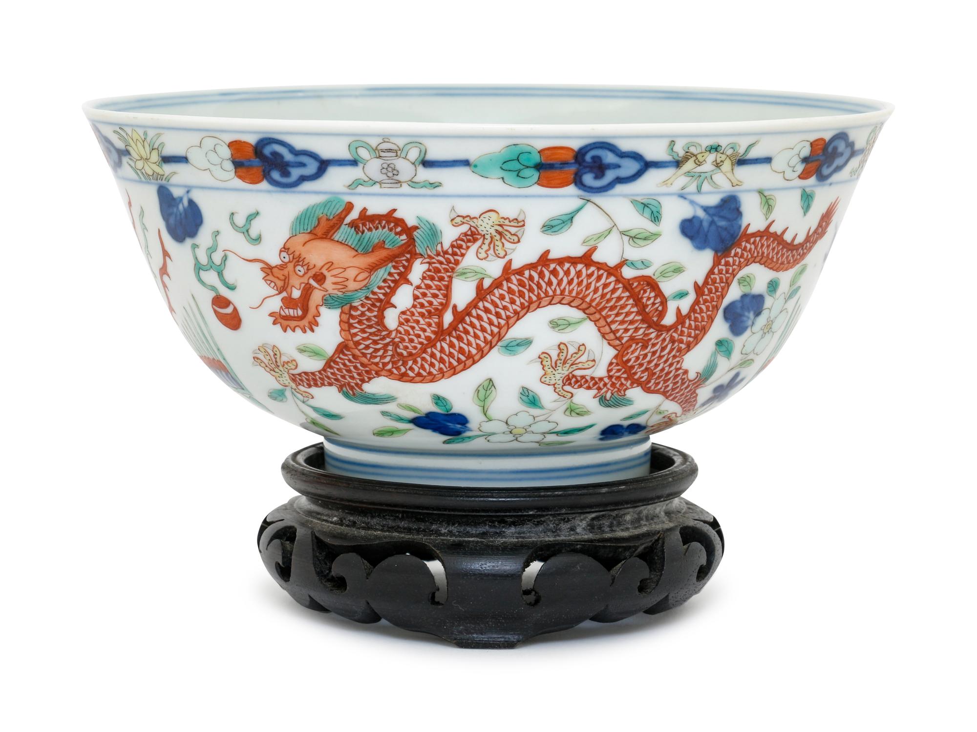 A Wucai 'Dragon and Phoenix' Porcelain Bowl