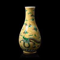 A Chinese Yellow Ground Famille Verte 'Dragons' Vase, Late Qing to Republic Period 晚清-民國 黃地素三彩龍紋瓶