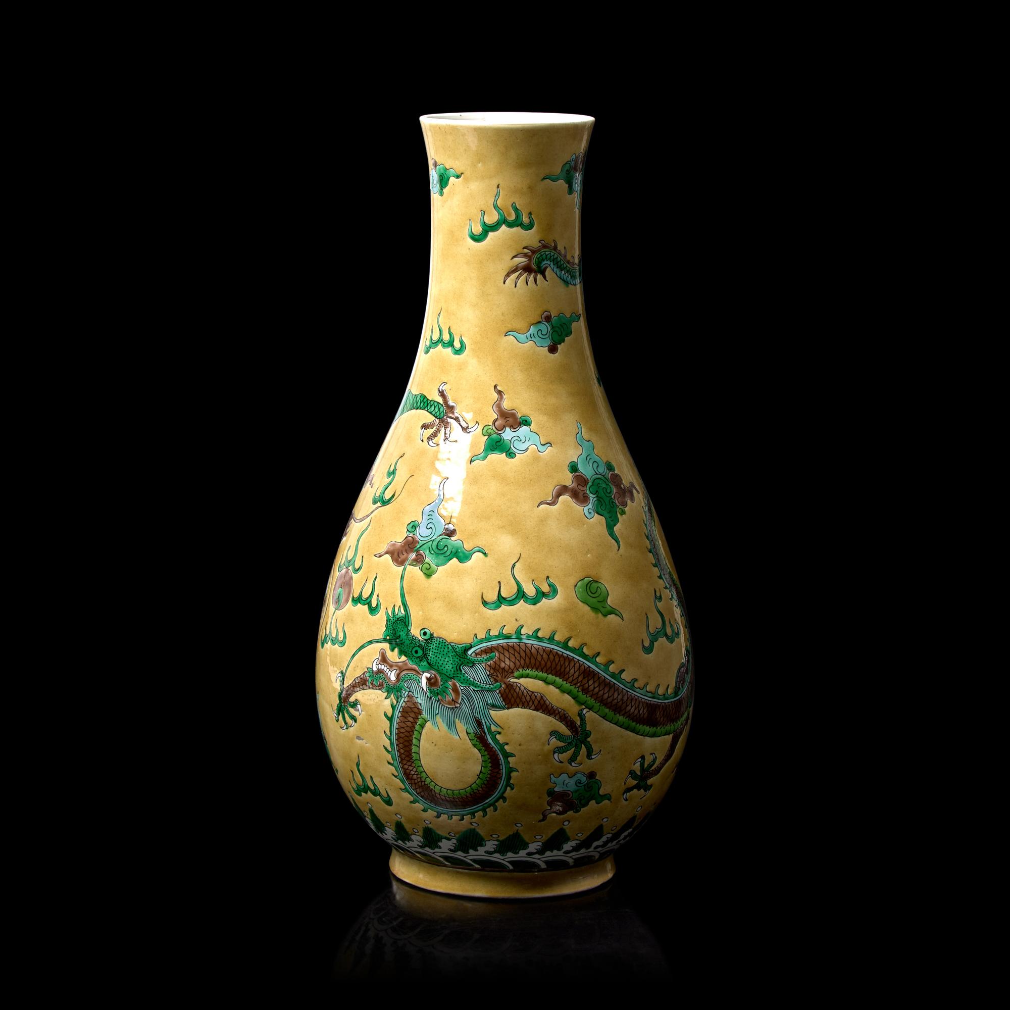A Chinese Yellow Ground Famille Verte 'Dragons' Vase, Late Qing to Republic Period 晚清-民國 黃地素三彩龍紋瓶