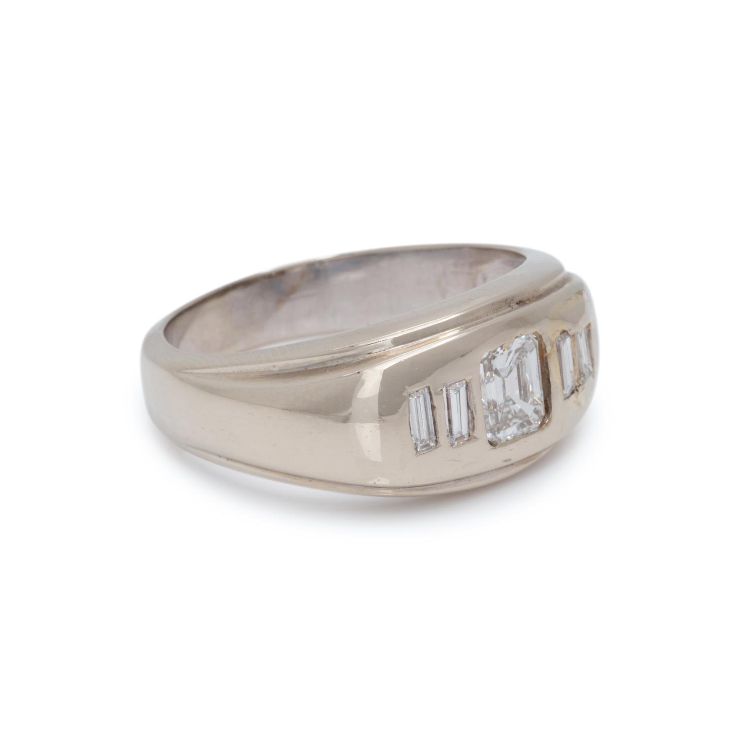 DIAMOND RING