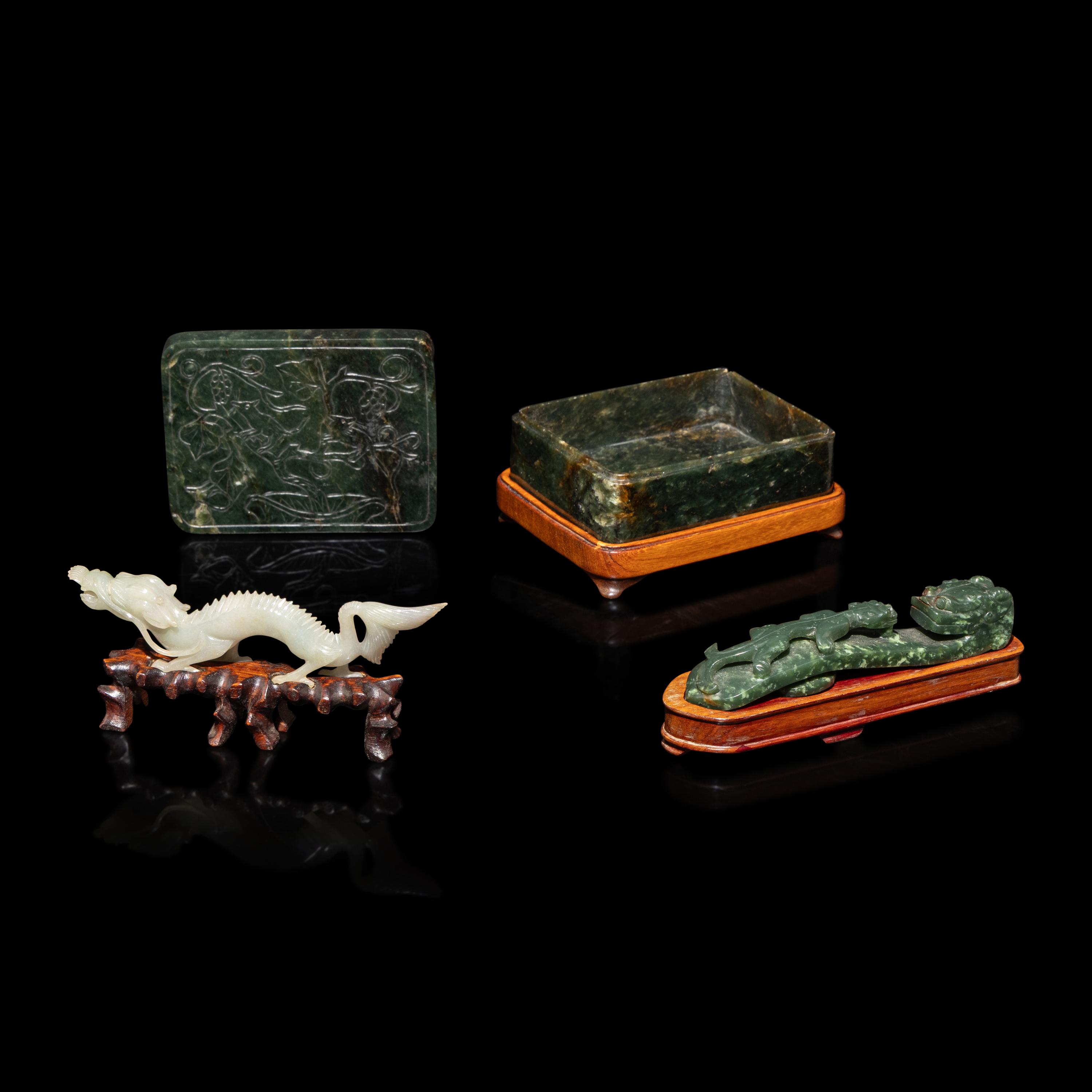 Three Chinese Jade Articles, 20th Century — 近代 灰玉、碧玉把件三種