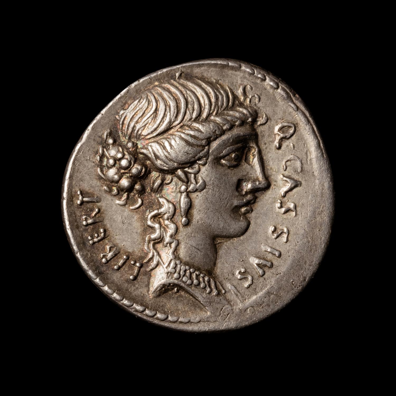 [ANCIENTS] ROMAN REPUBLIC. Q. Cassius Longinus (55 BC). Ar Denarius. (3.6 g, 18mm).