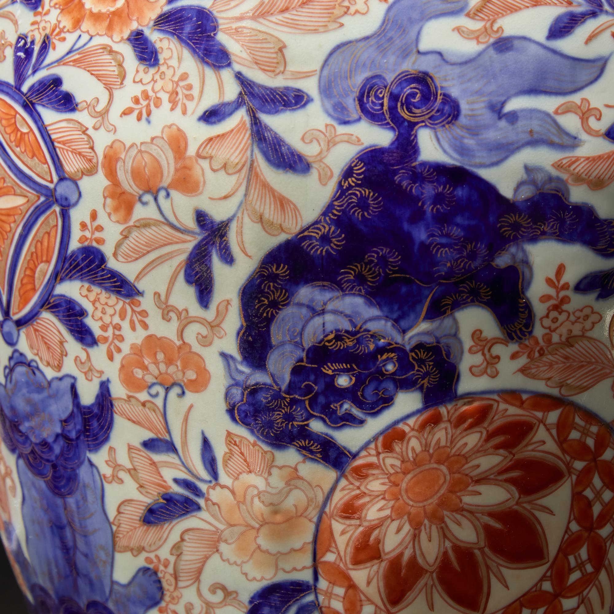 A Japanese Imari Porcelain Jar and Cover, Late Edo-Meiji Period