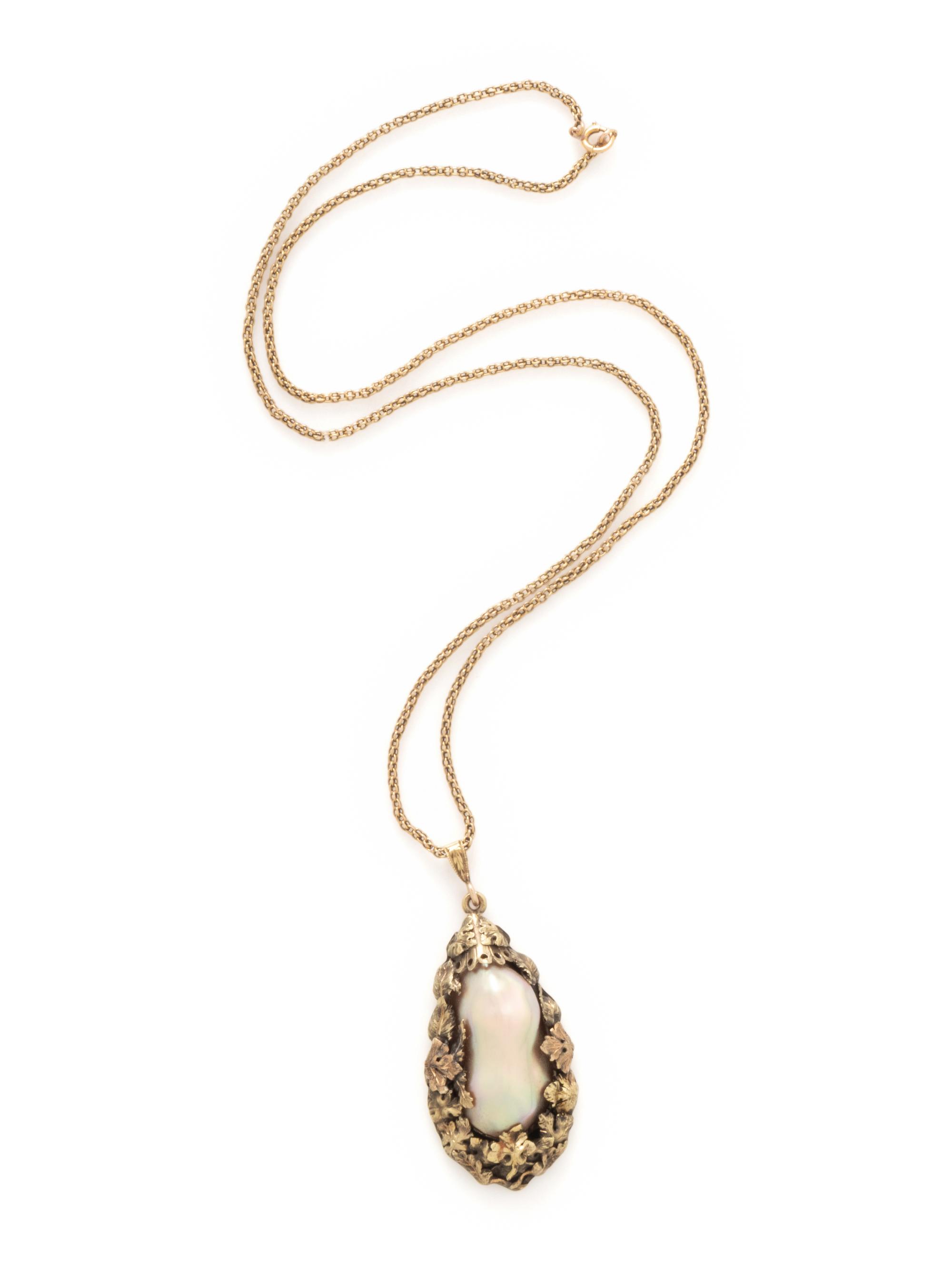 ARTS & CRAFTS, YELLOW GOLD AND BLISTER PEARL PENDANT NECKLACE