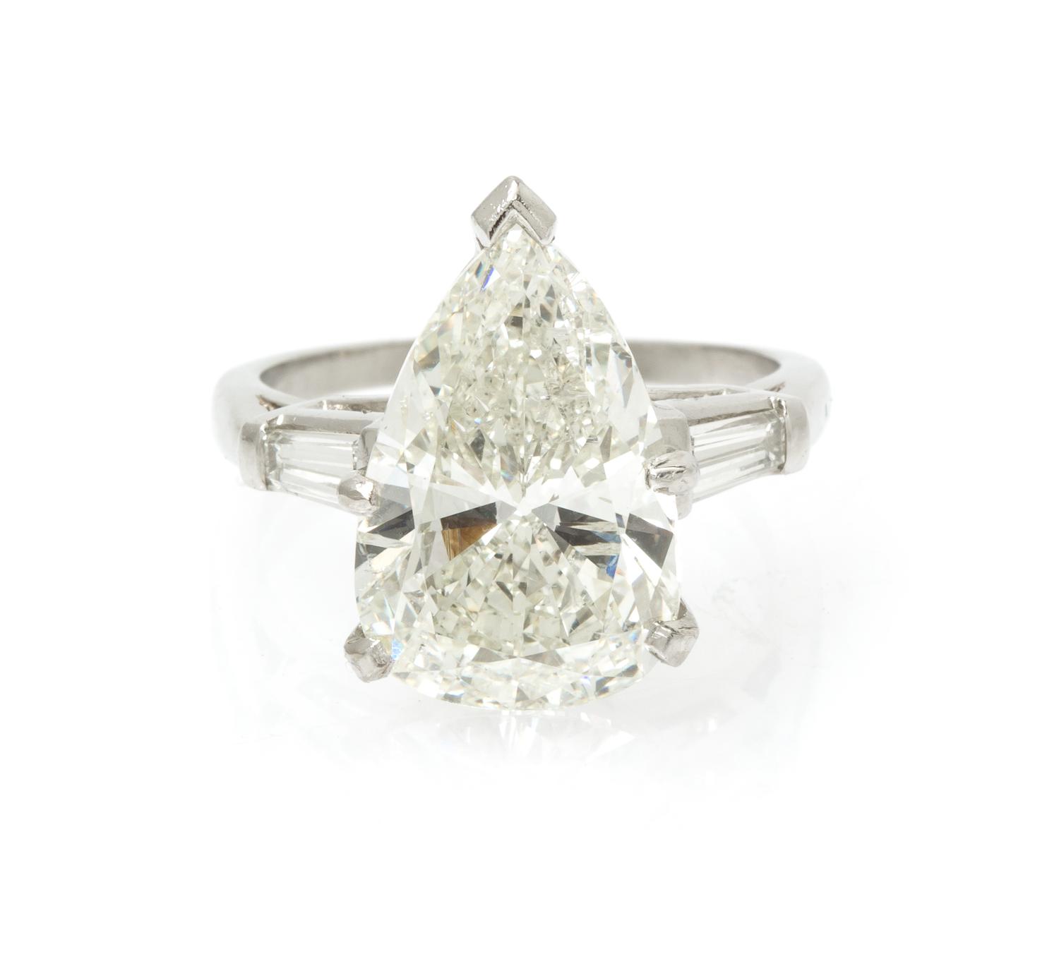 A Platinum and Pear Shape Diamond Ring, 7.40 dwts.