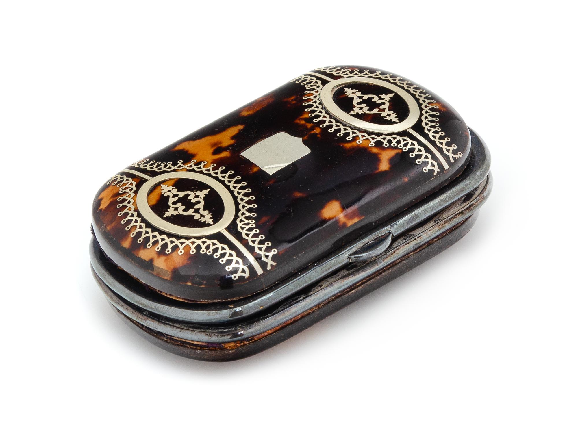 A Victorian Silver Mounted Tortoise Shell Change Purse Width 3 1/2 inches. — LATE 19TH/EARLY 20TH CENTURY