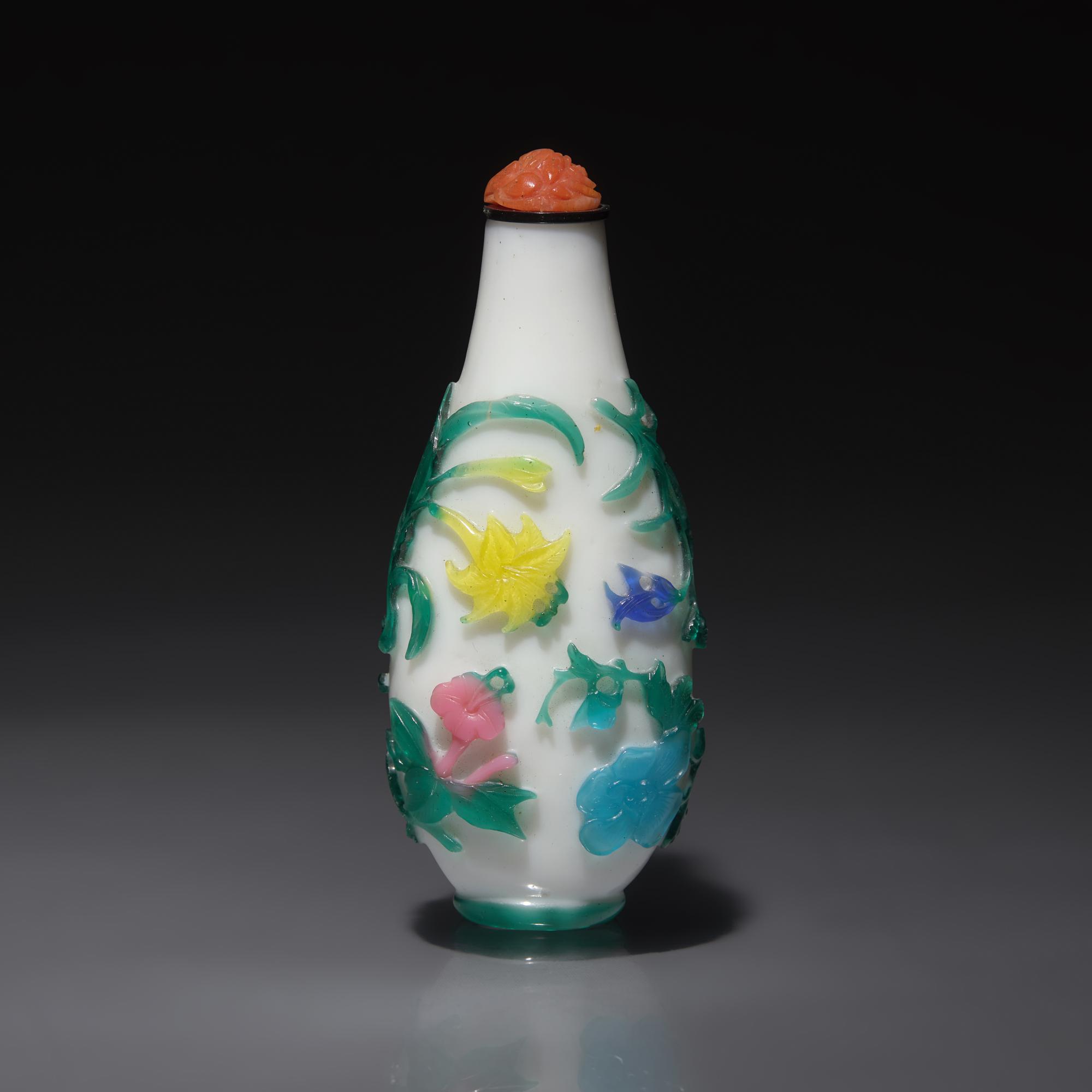 A Chinese Six-Color Overlay Glass Snuff Bottle, Qing Dynasty, Circa 1800-1850 — 1800-1850年 涅白地套六色料花卉紋鼻煙壺